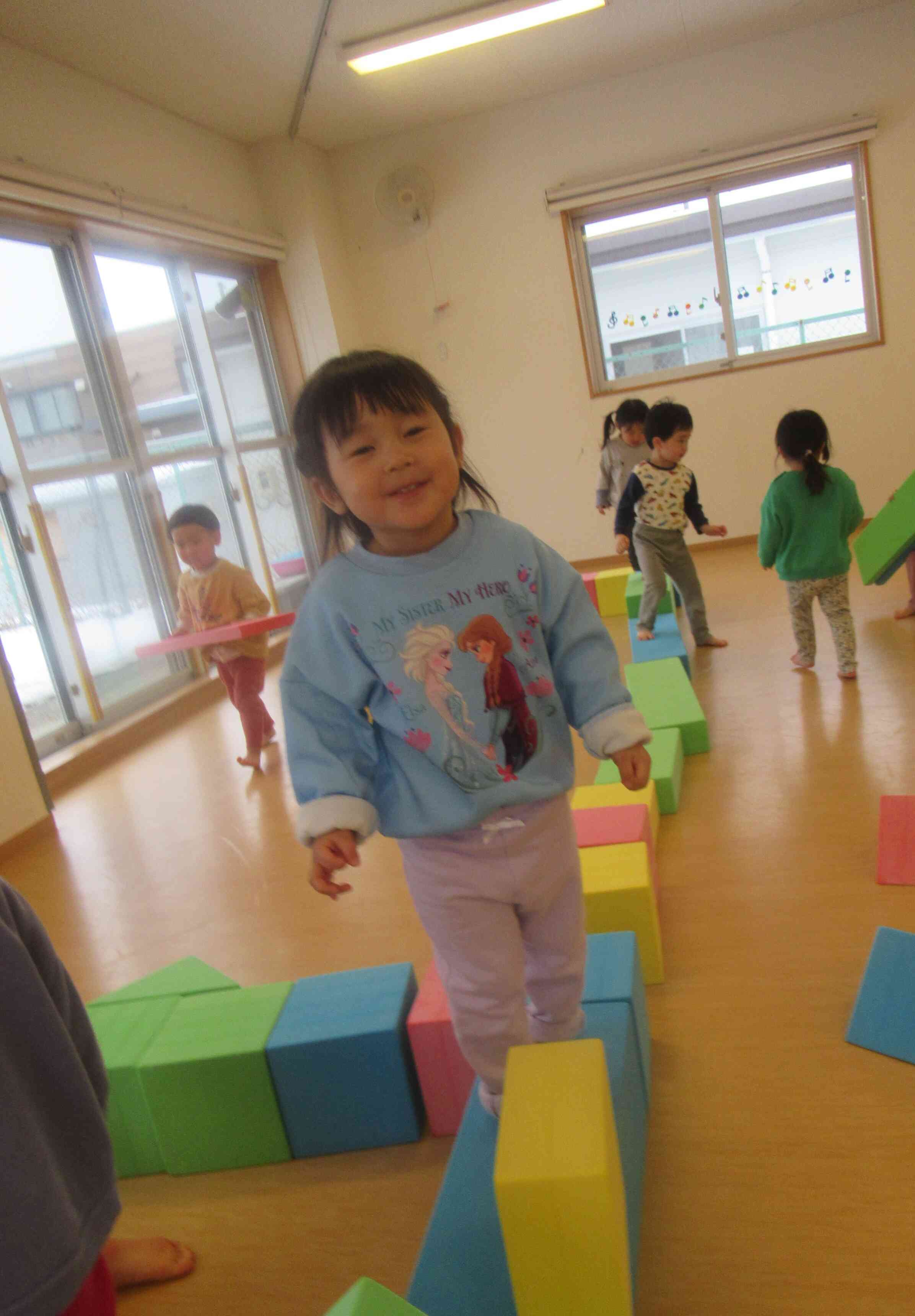 迷路の道の上を、上手に歩きます！