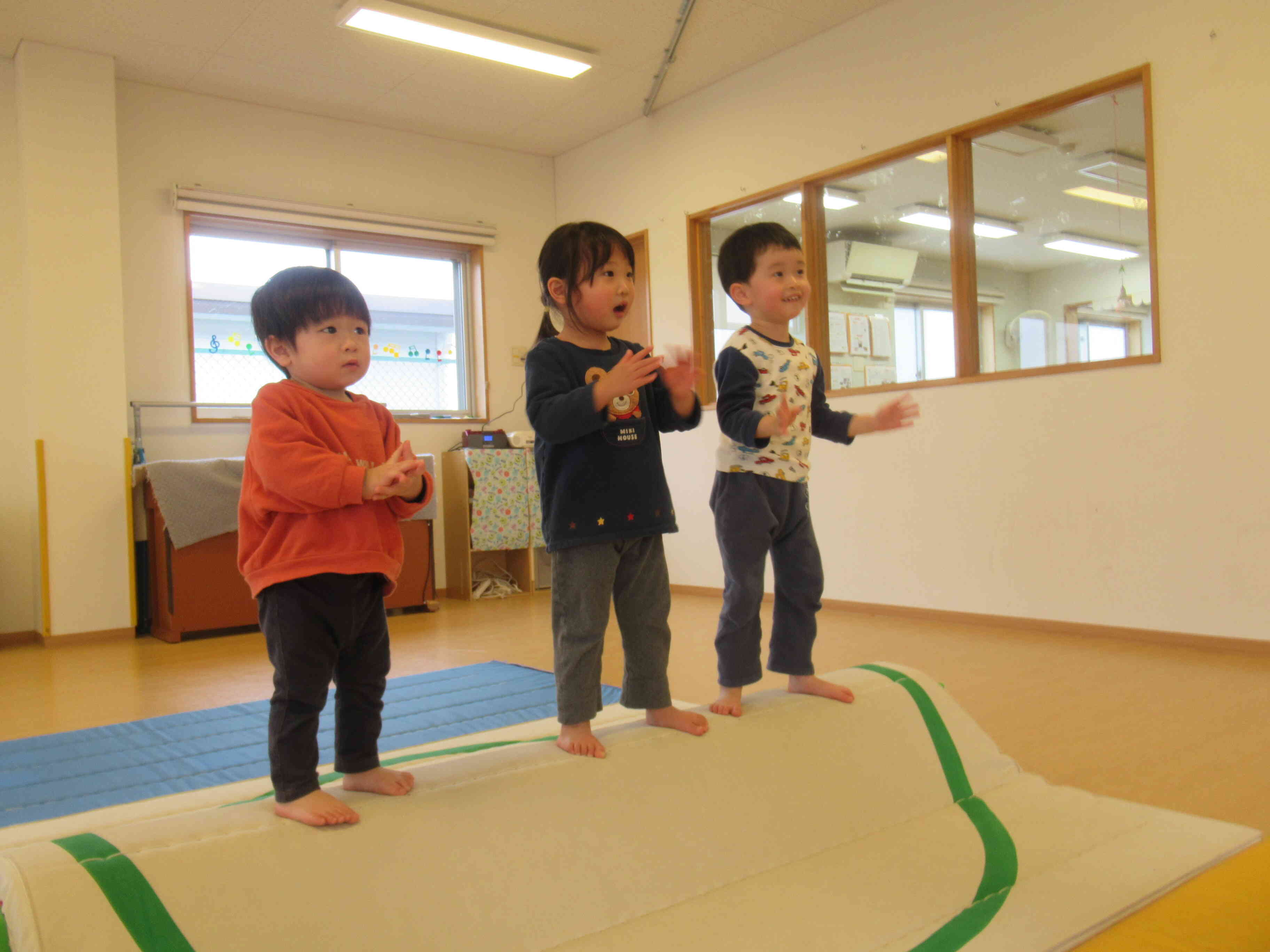 異年齢児交流（０、２歳児）