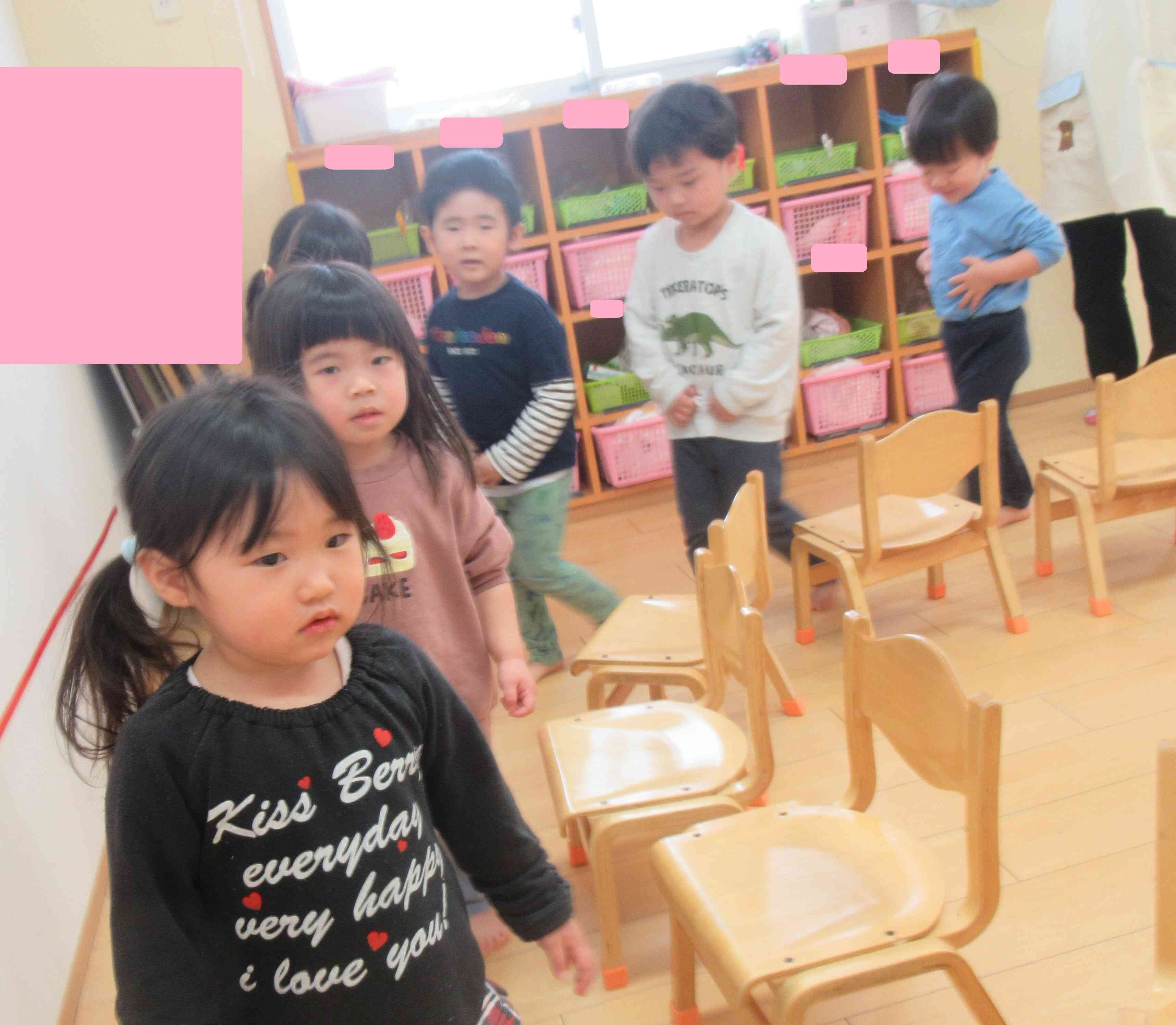 椅子をよく見ながら、歩くことが出来たよ！