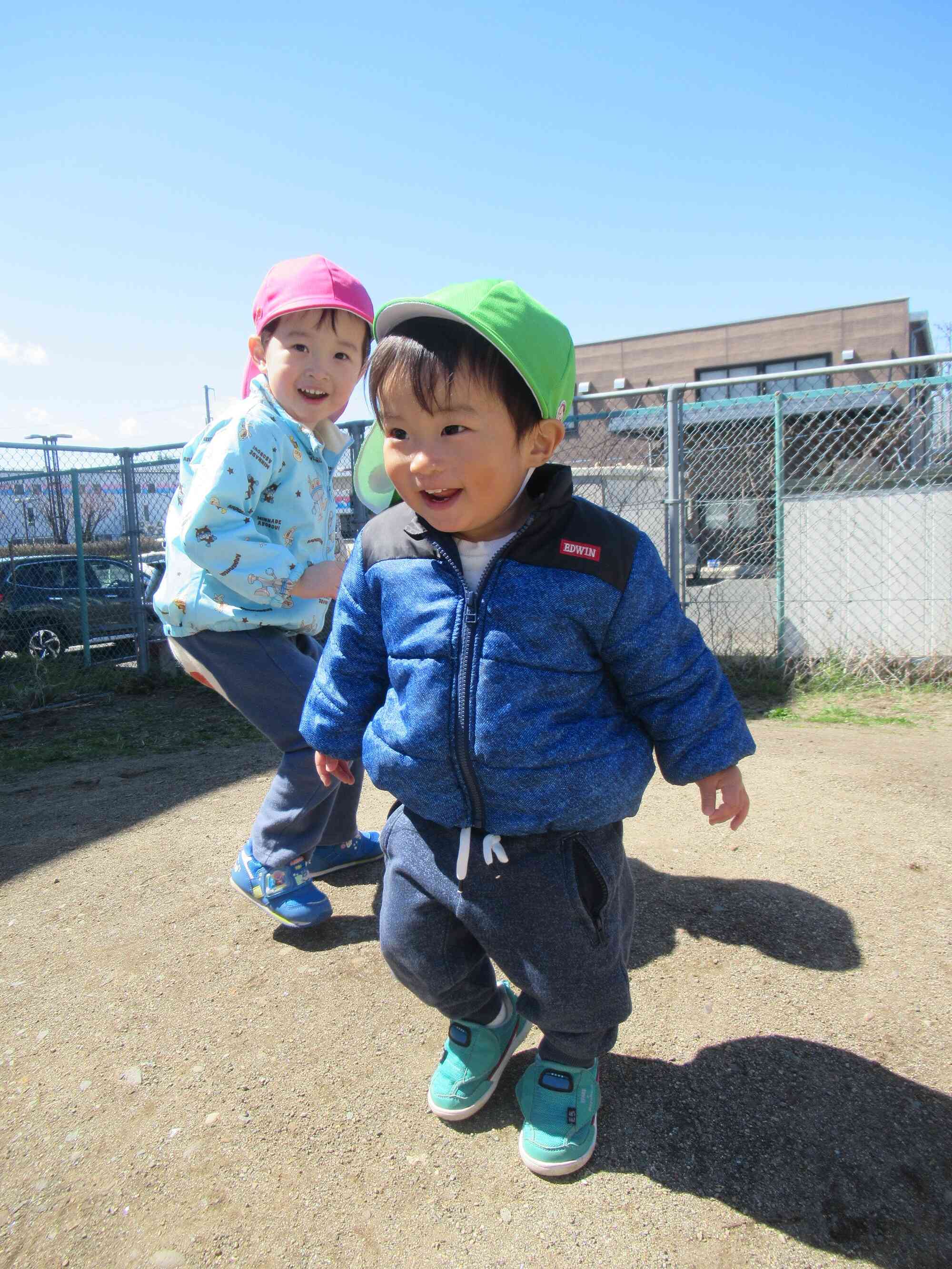 園庭に出ておもいっきり外遊び！