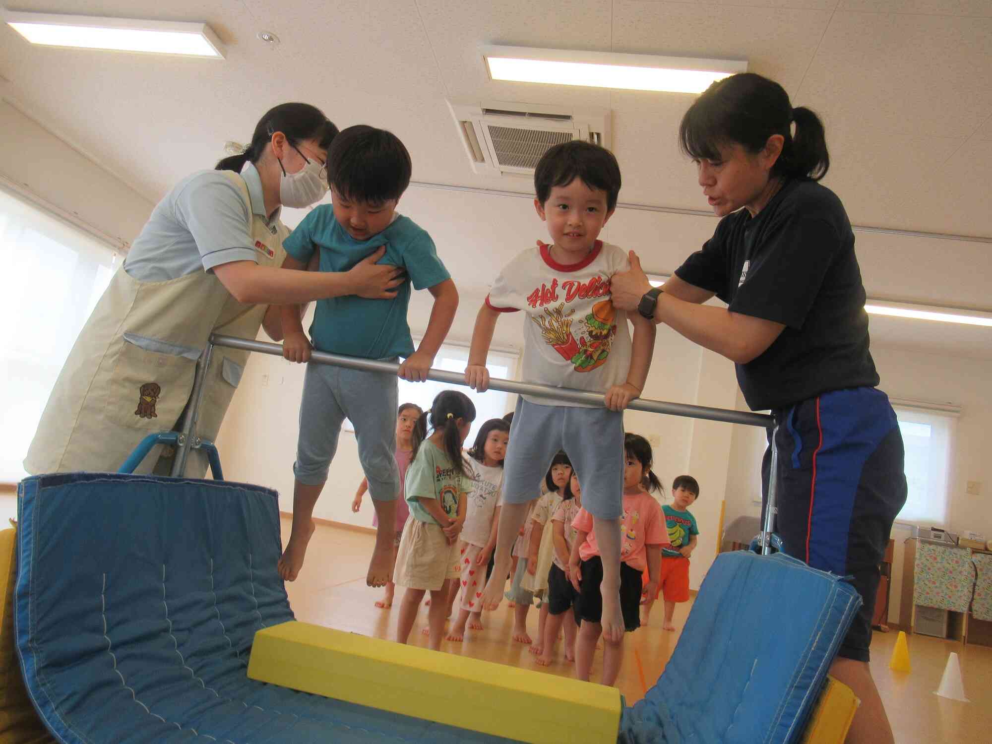 体育教室ではたくさん体を動かして楽しみます