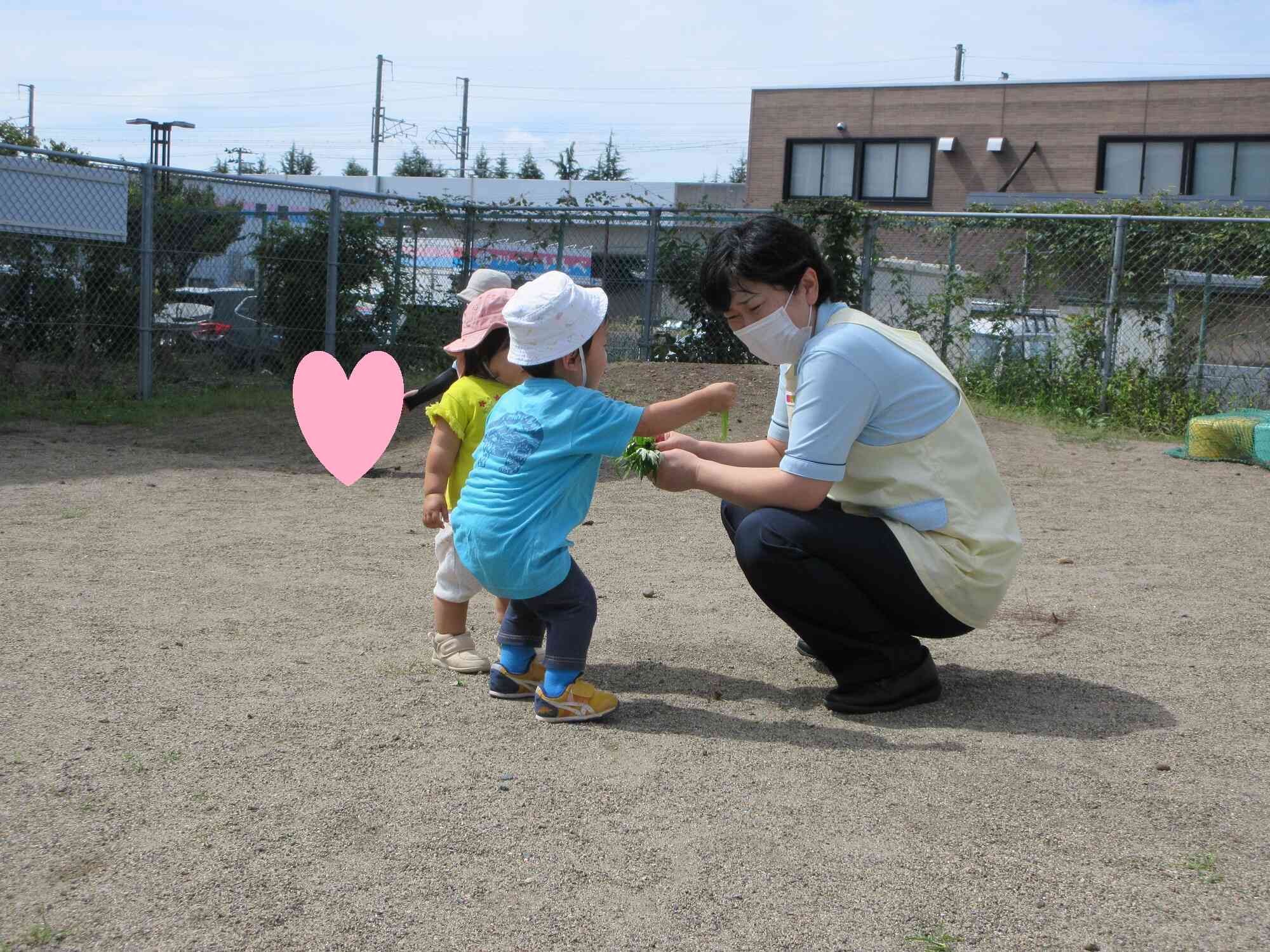 「これもどうぞ」たくさんのプレゼントありがとうね