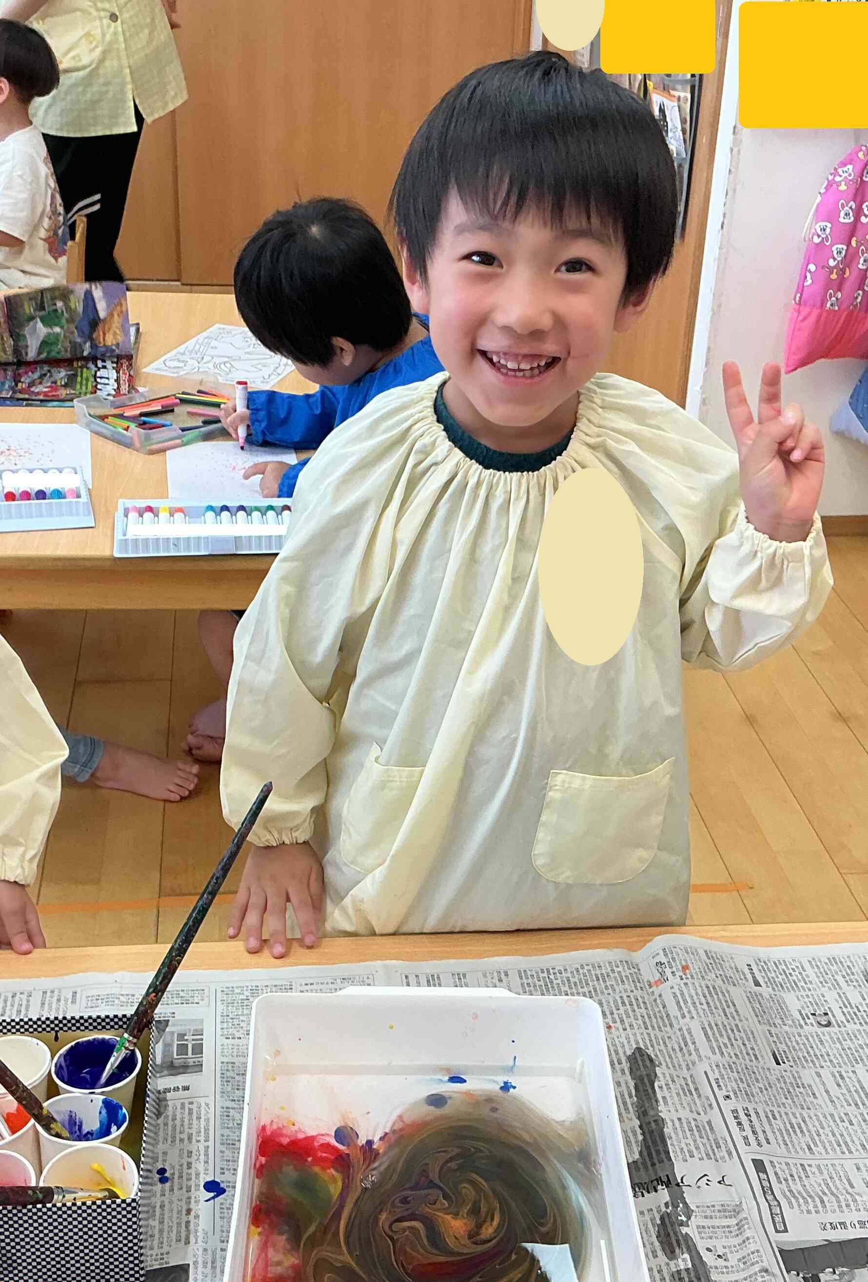 絵の具をぐるぐるかき混ぜます！