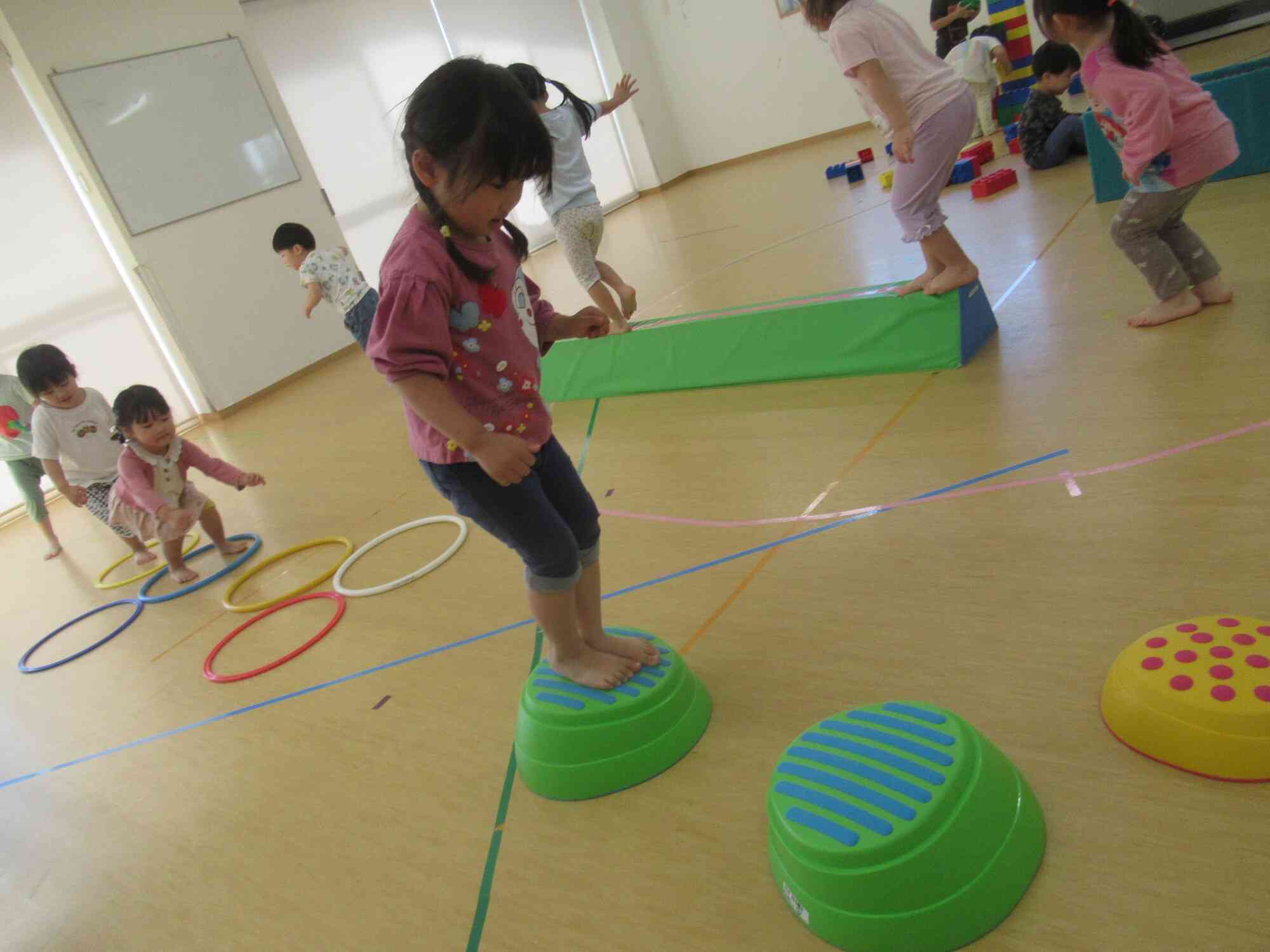ホール遊びの様子（りす組　3歳児）