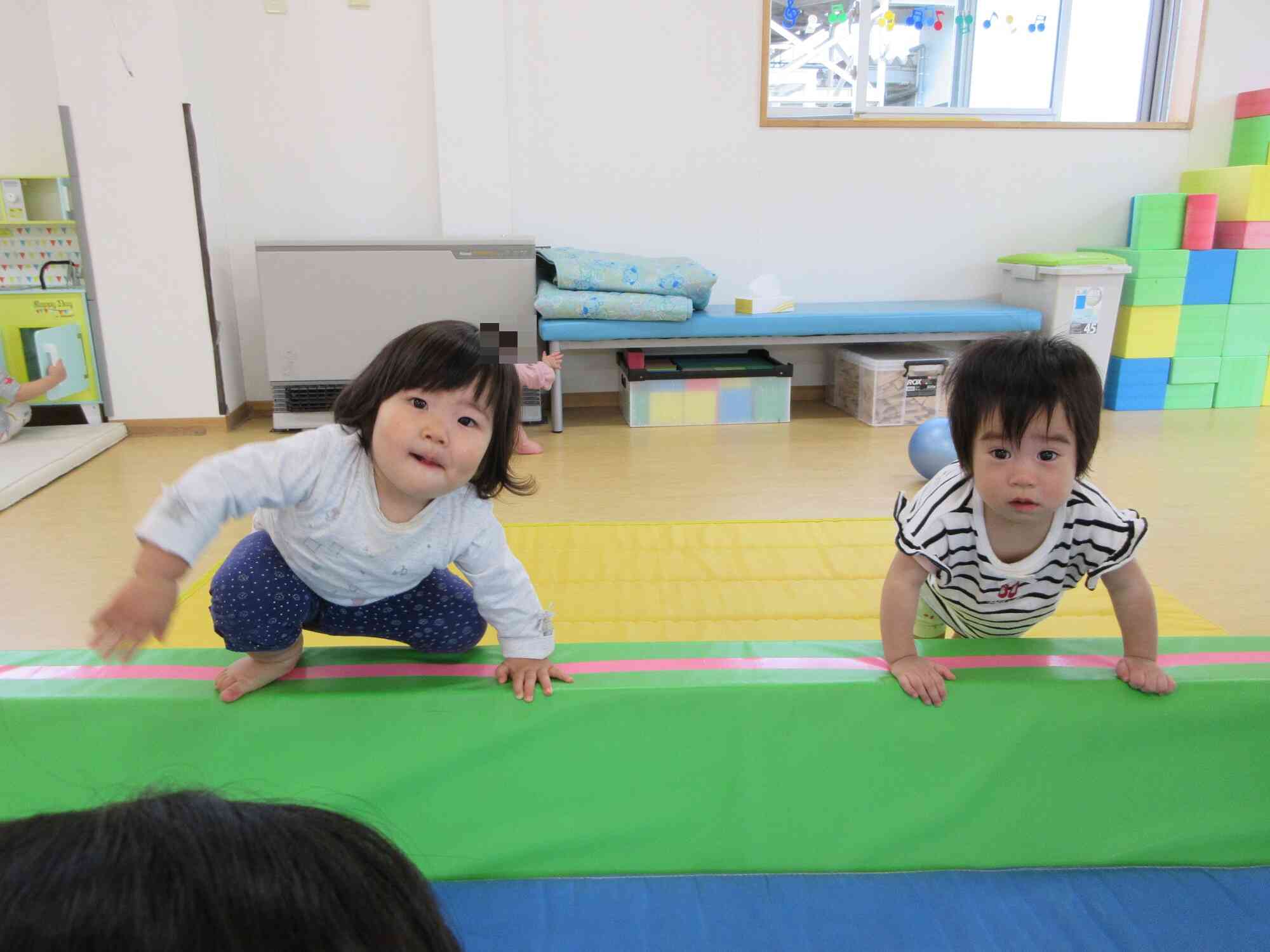 お友だちと一緒ににっこり