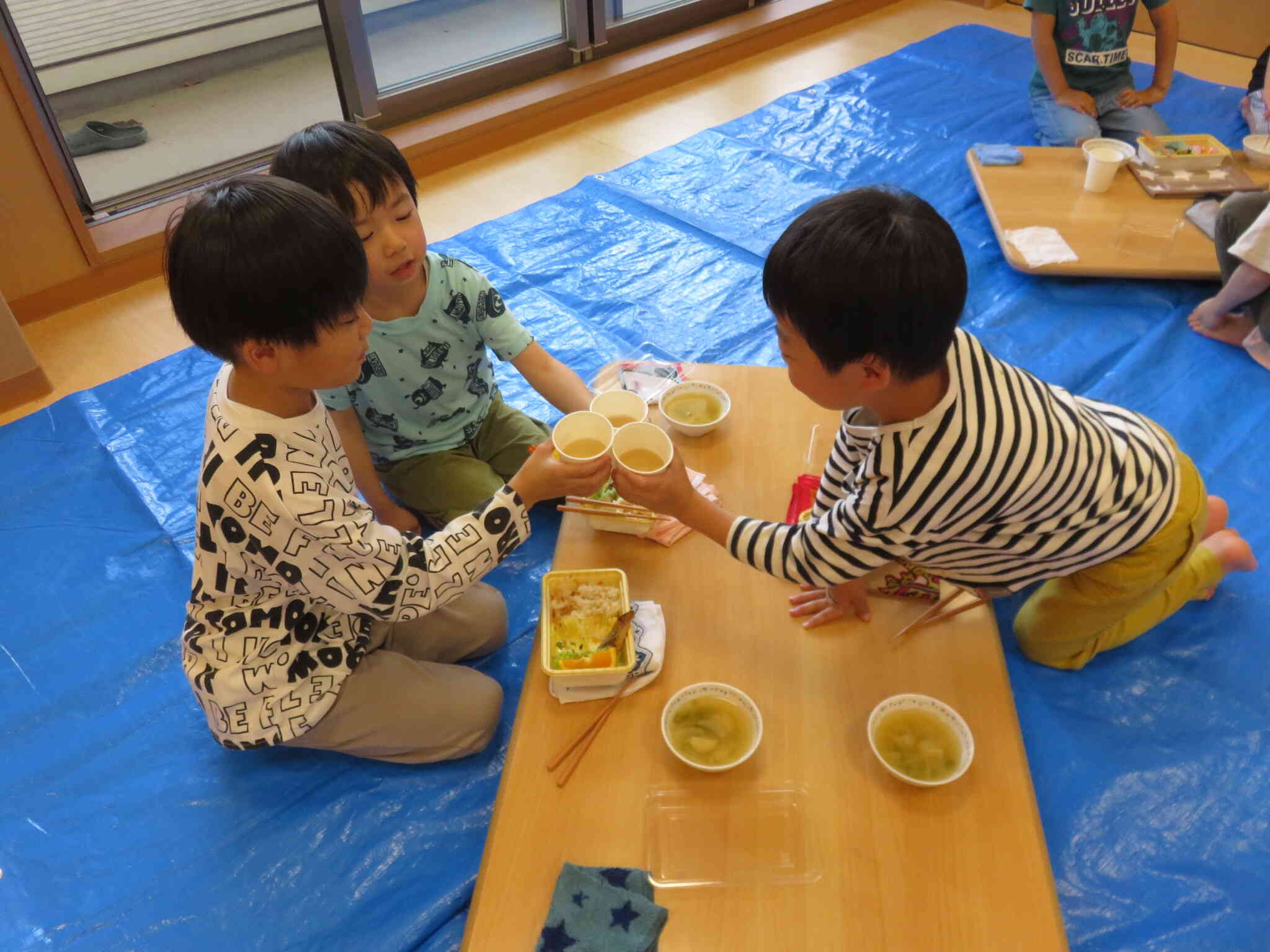 ピクニック気分で乾杯♪