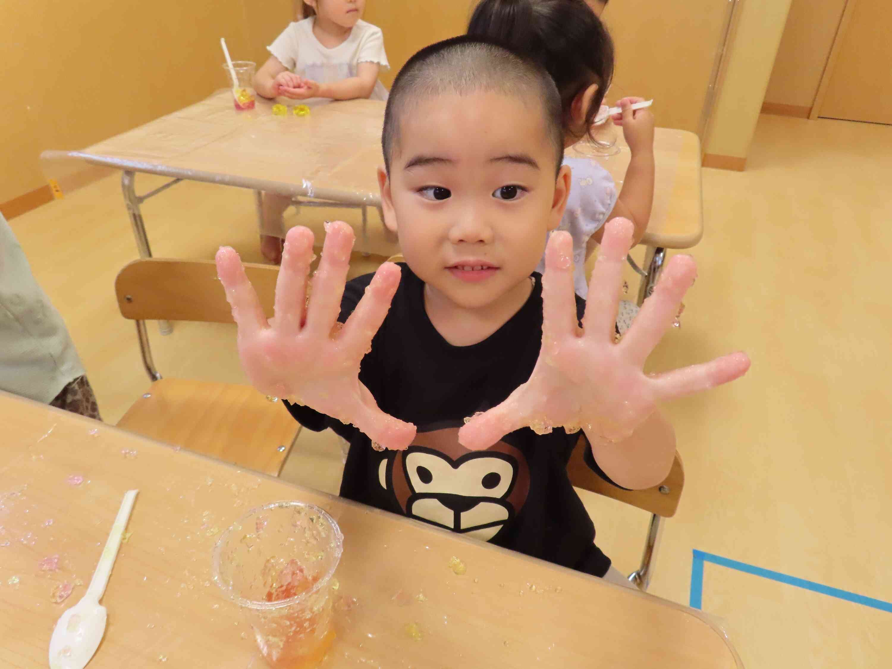 たくさん遊んだら手にいっぱいついちゃった！