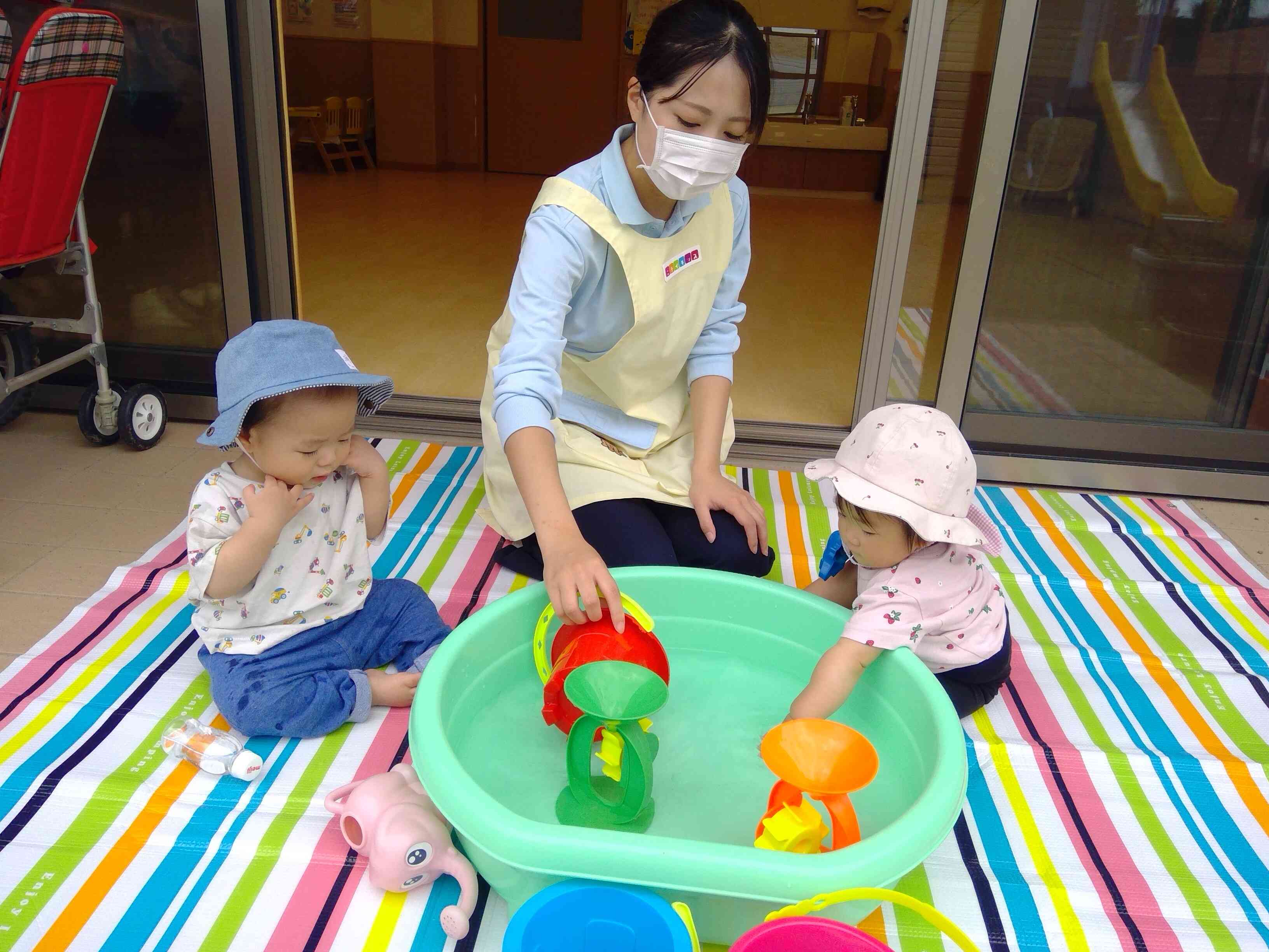 お水遊び、楽しんでいます