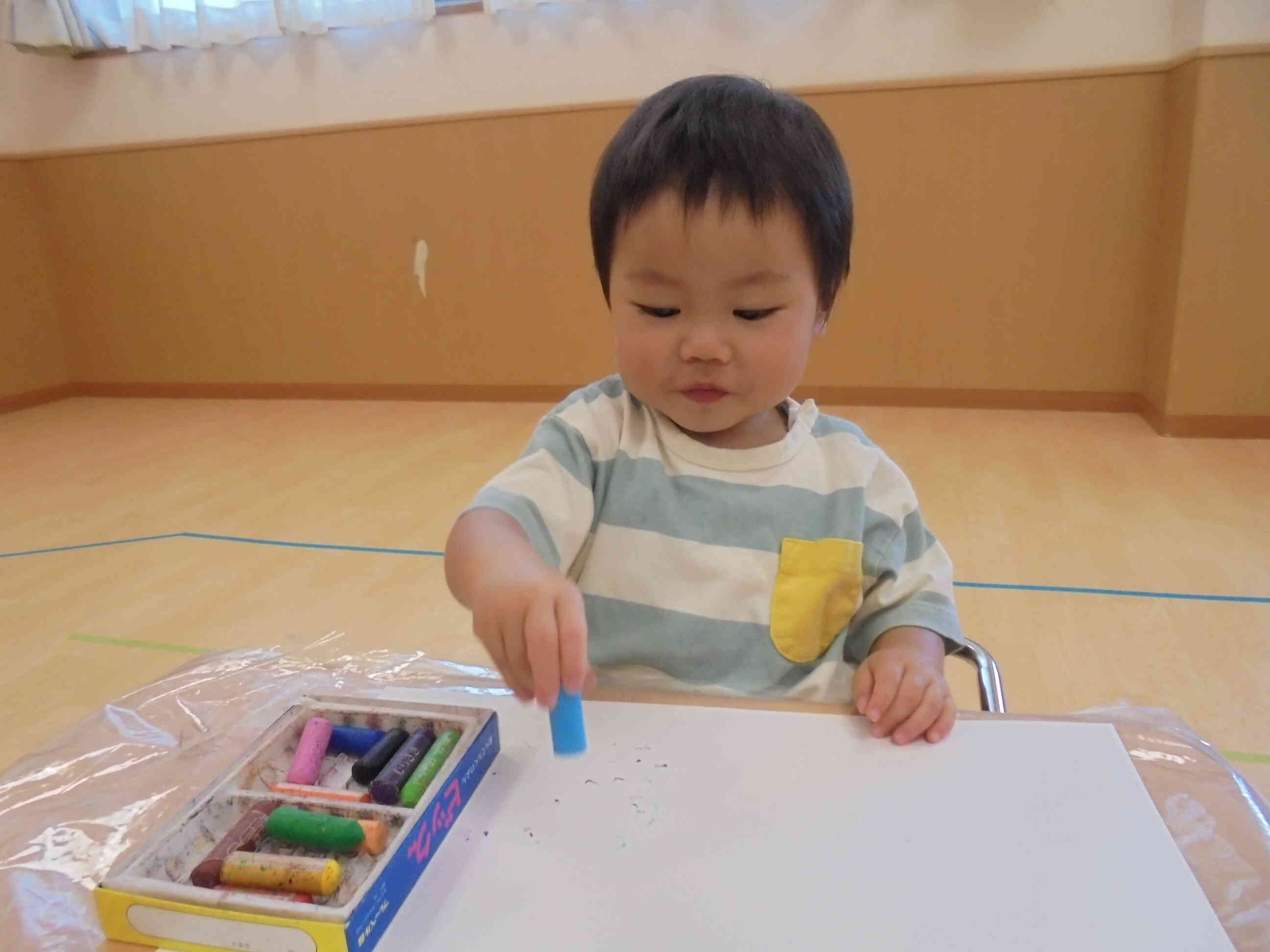 クレヨンでお絵描き♪