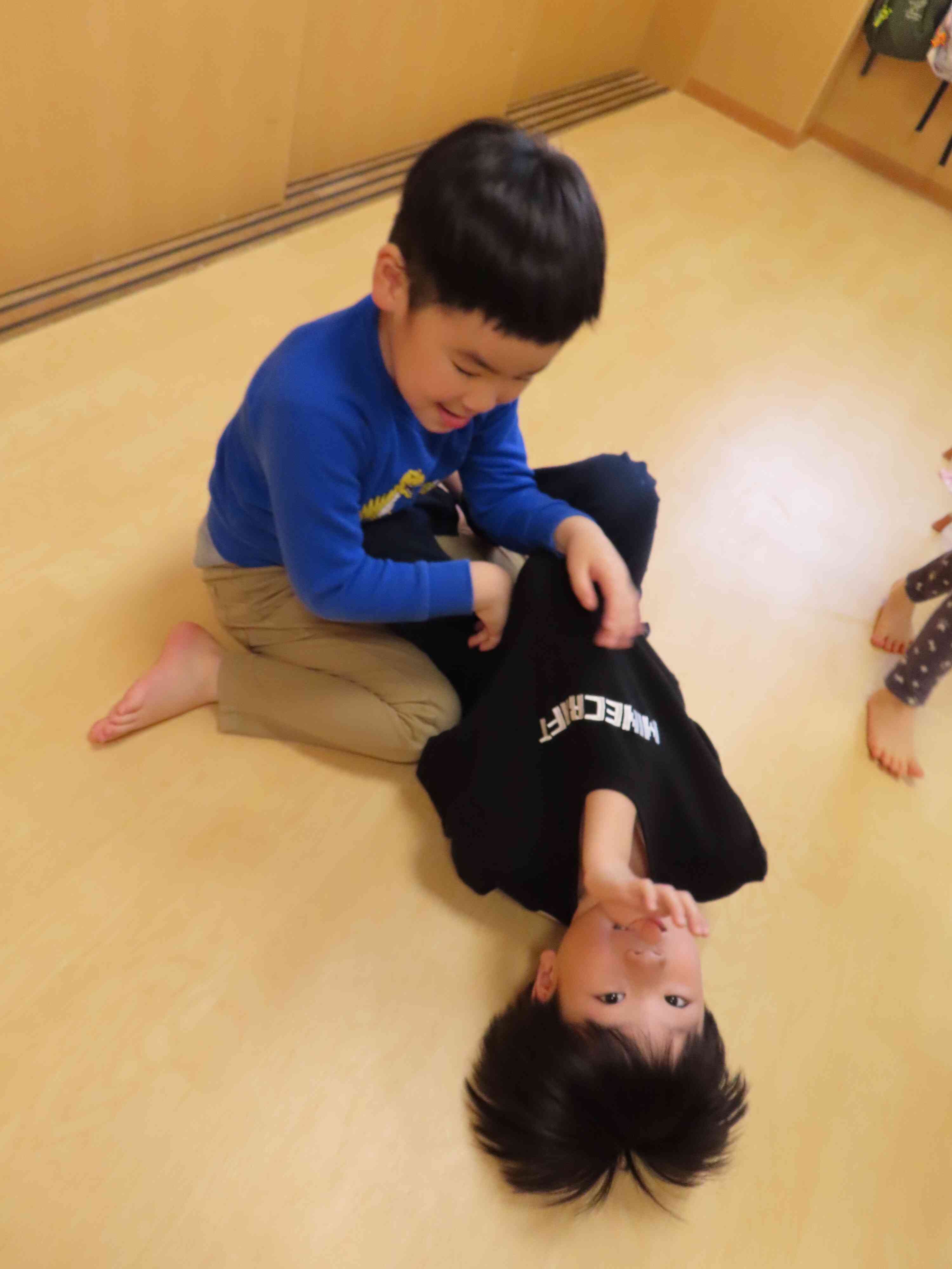 こちょこちょ～！