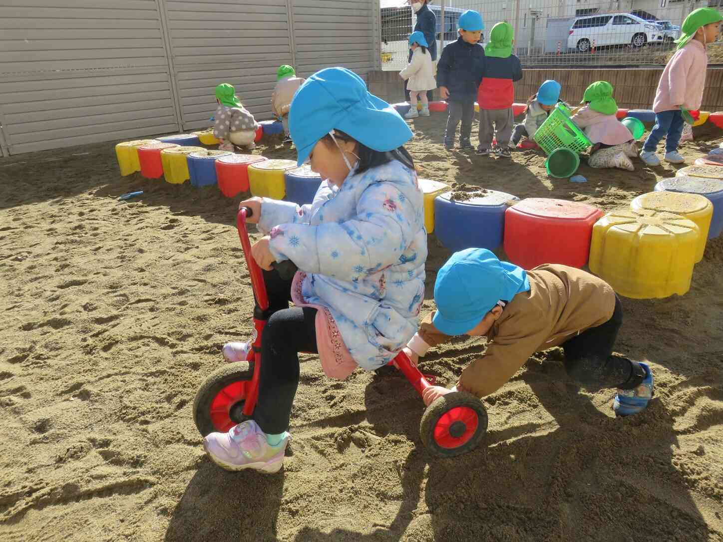 押し合いっこしながら乗るよ♪