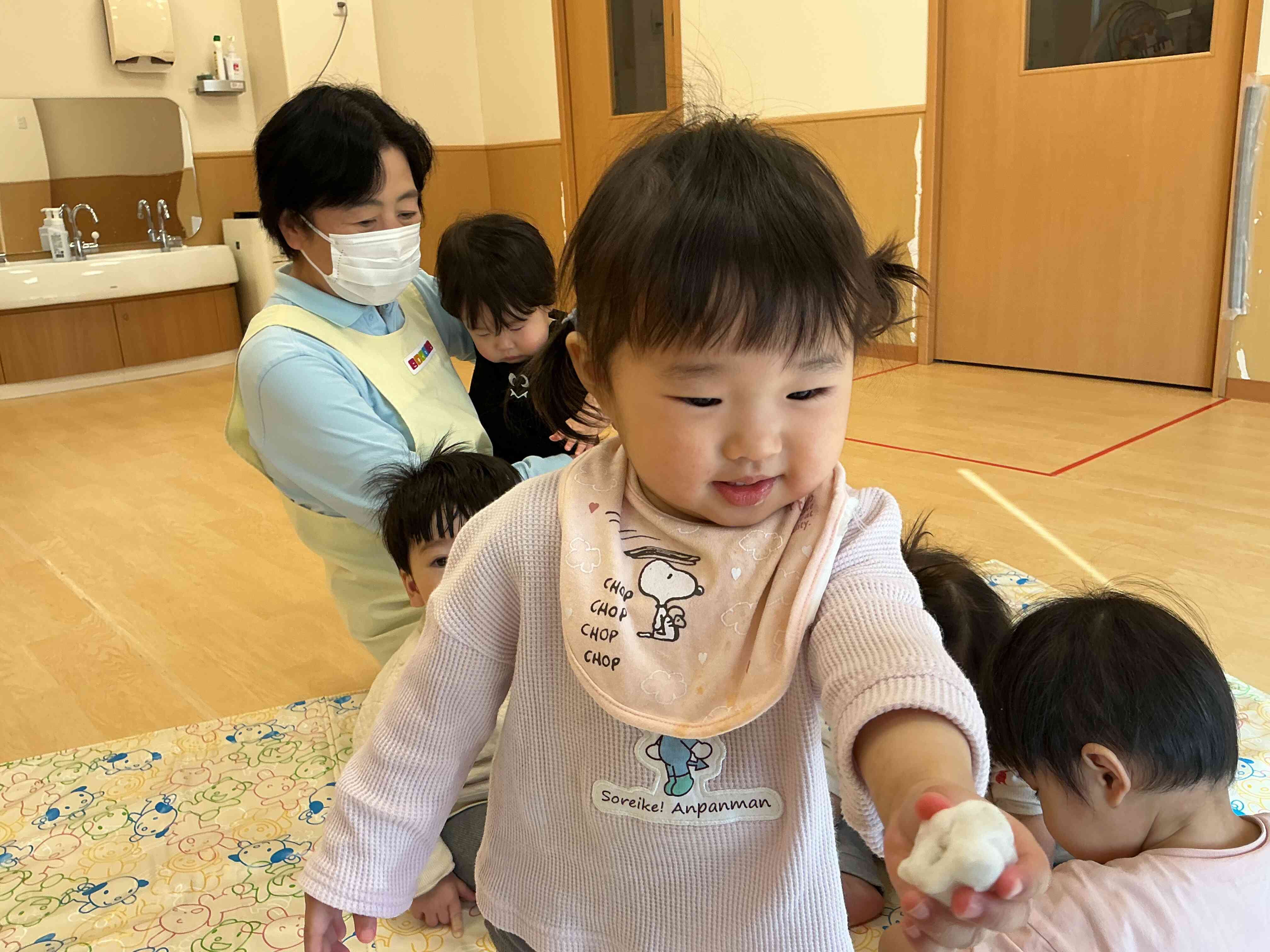 見てみて私も触っているよ