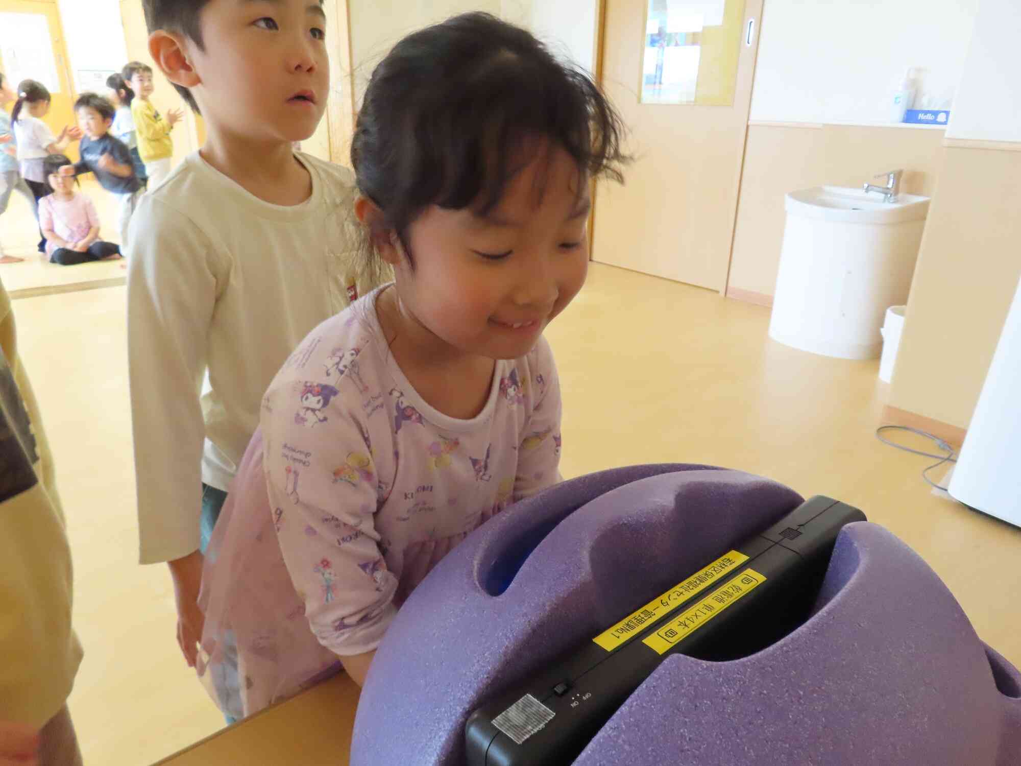 「うわぁ～！　きれいに手洗いできたよ～☆　見て見て～♪」