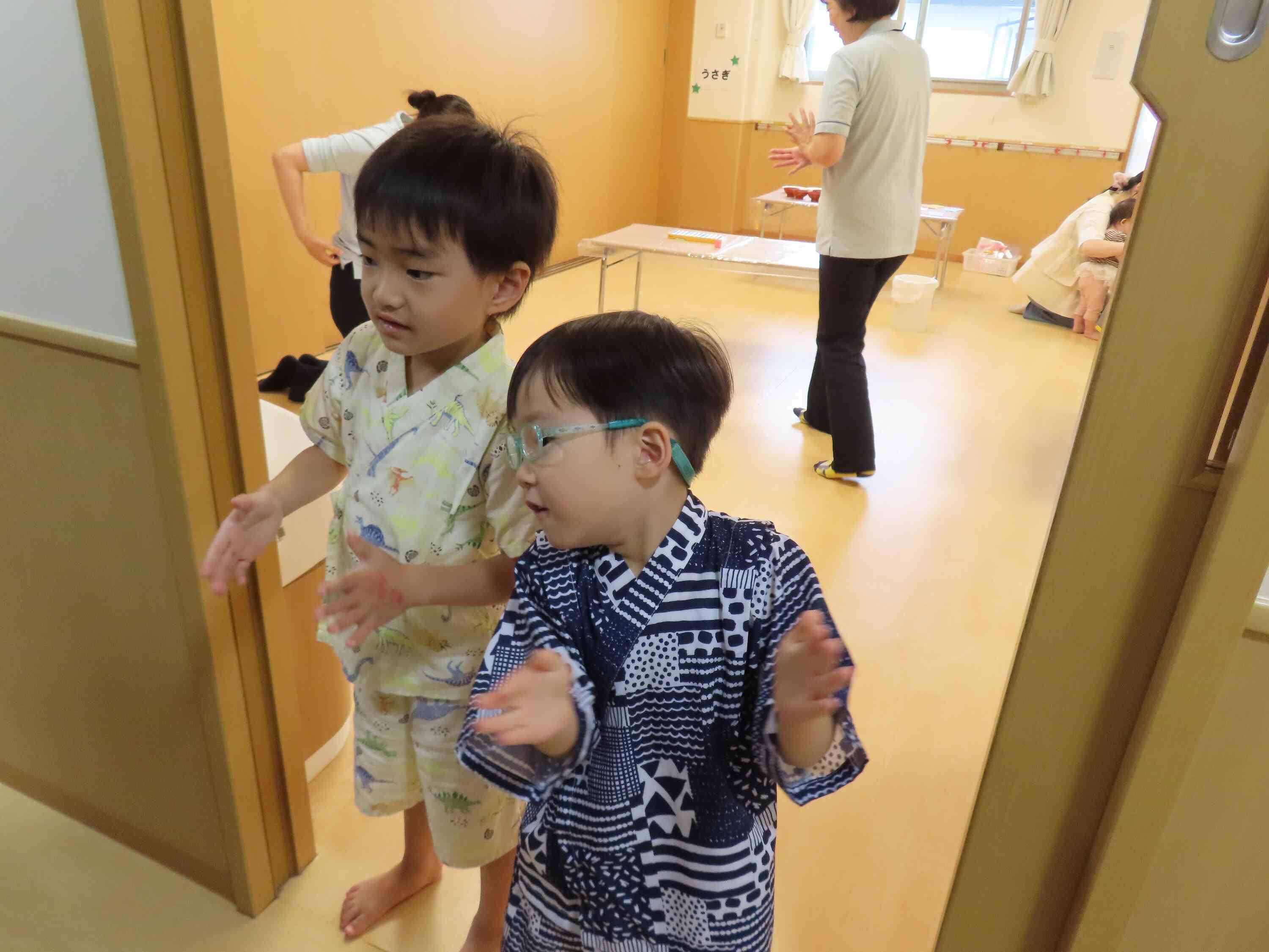 いらっしゃいませ~!きりん組さんはお手伝いもしてくれました!
