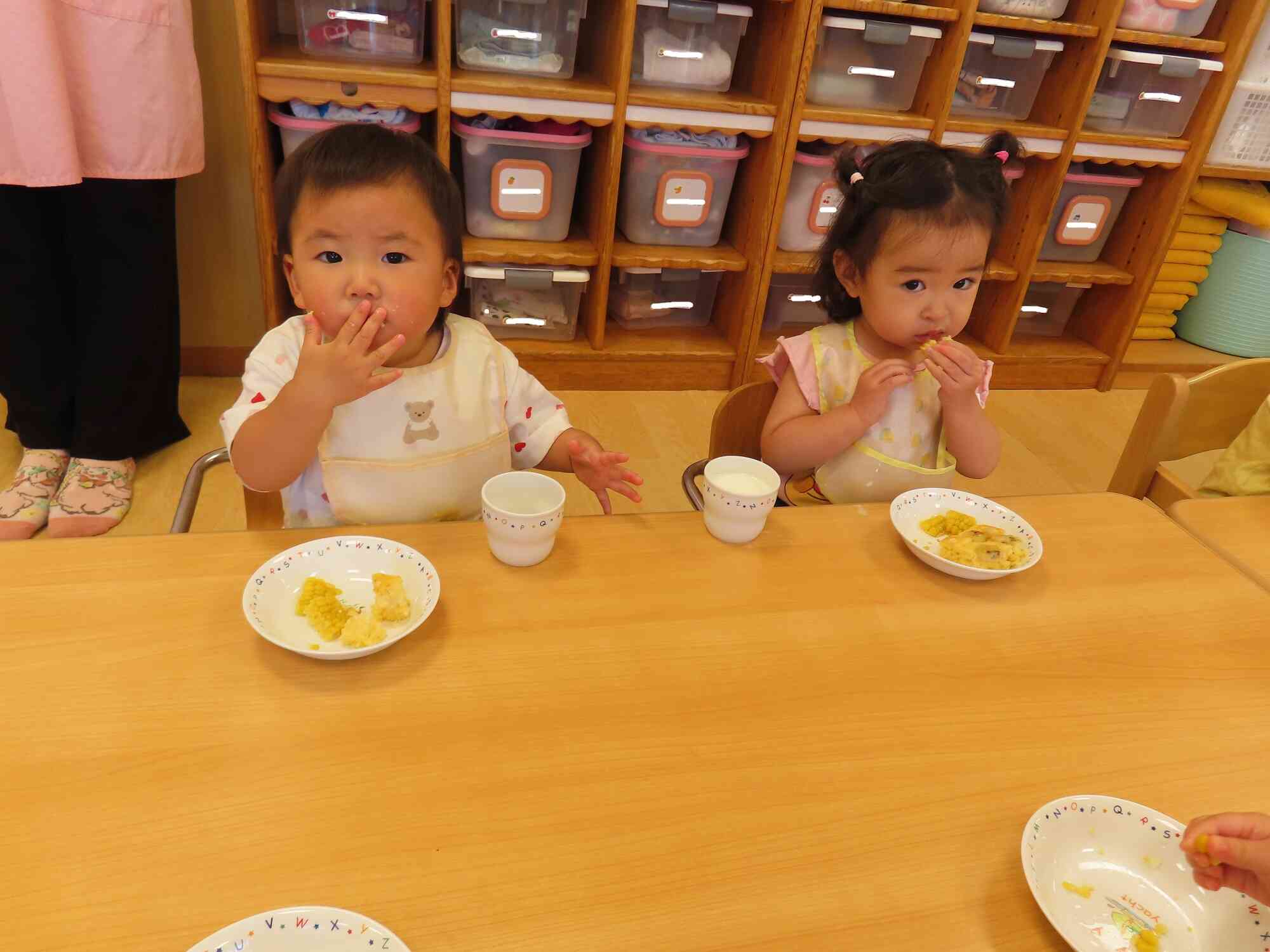 みんなで皮をむいたとうもろこし、とても美味しいね♪