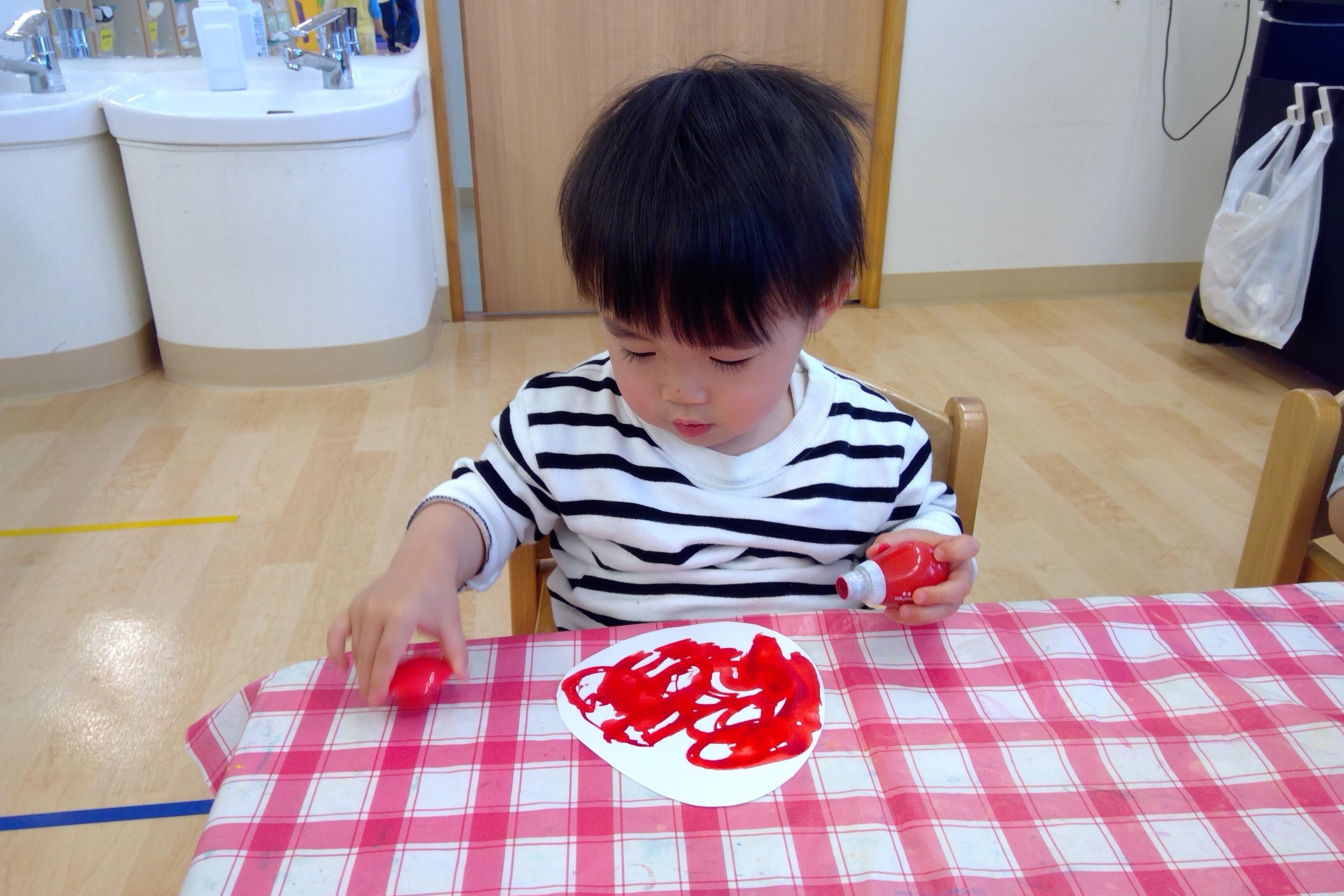 1歳児 あひる組 5月の製作 いちご｜ニチイキッズ仙台くろまつ保育園