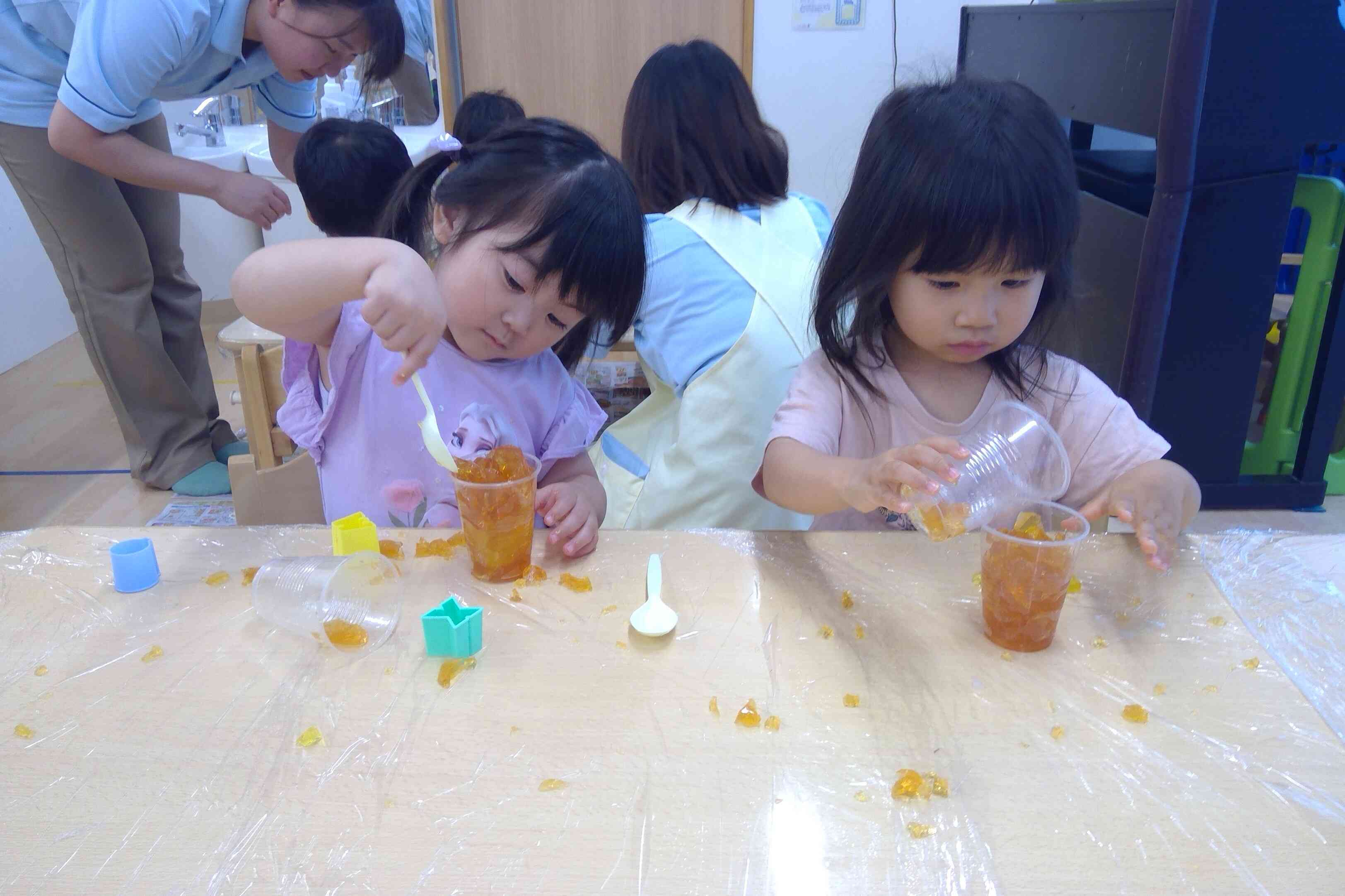 寒天ゼリーで遊ぼう!