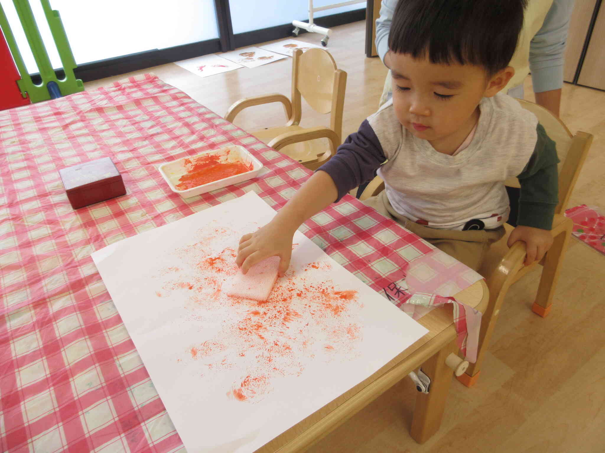 秋の製作をしました（1歳児 あひる組）｜ニチイキッズ仙台くろまつ