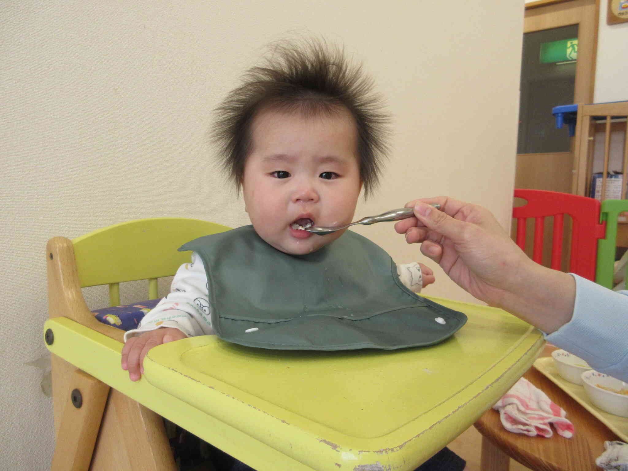 ひよこ組（０歳児）はじめての給食！