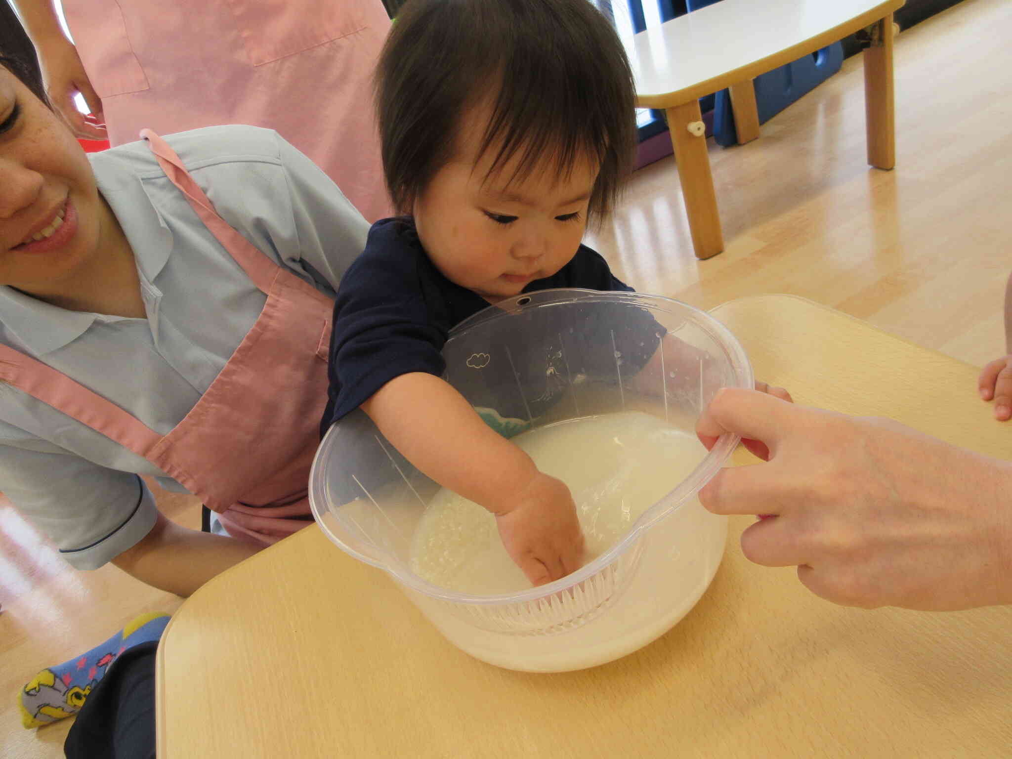 食育「米とぎ・おにぎり作り」