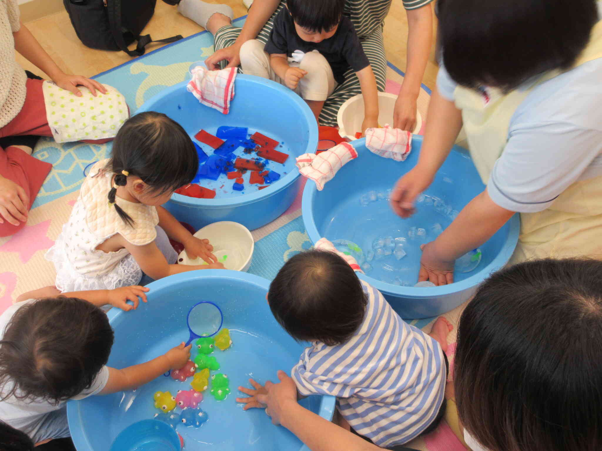ひよこ組（０歳児）のお友達も一緒に♪