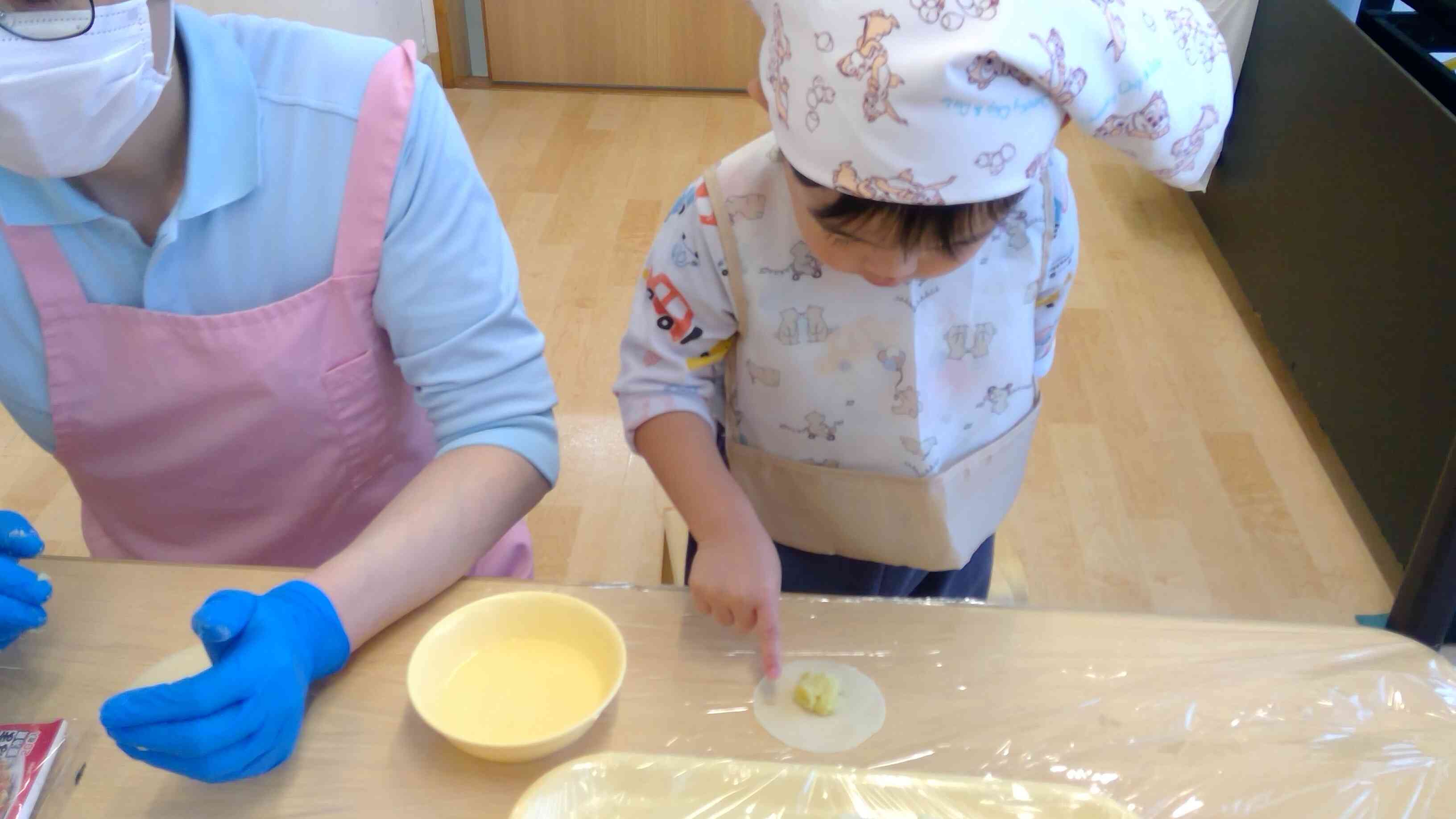 給食の先生の話を聞いて、作り方を覚えました。