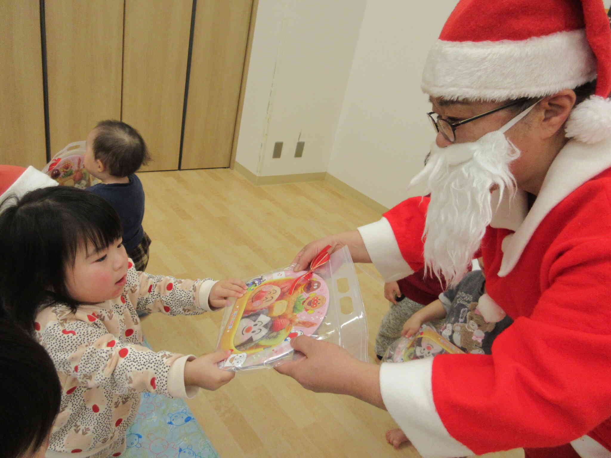 保育園にサンタさんがやってきた！