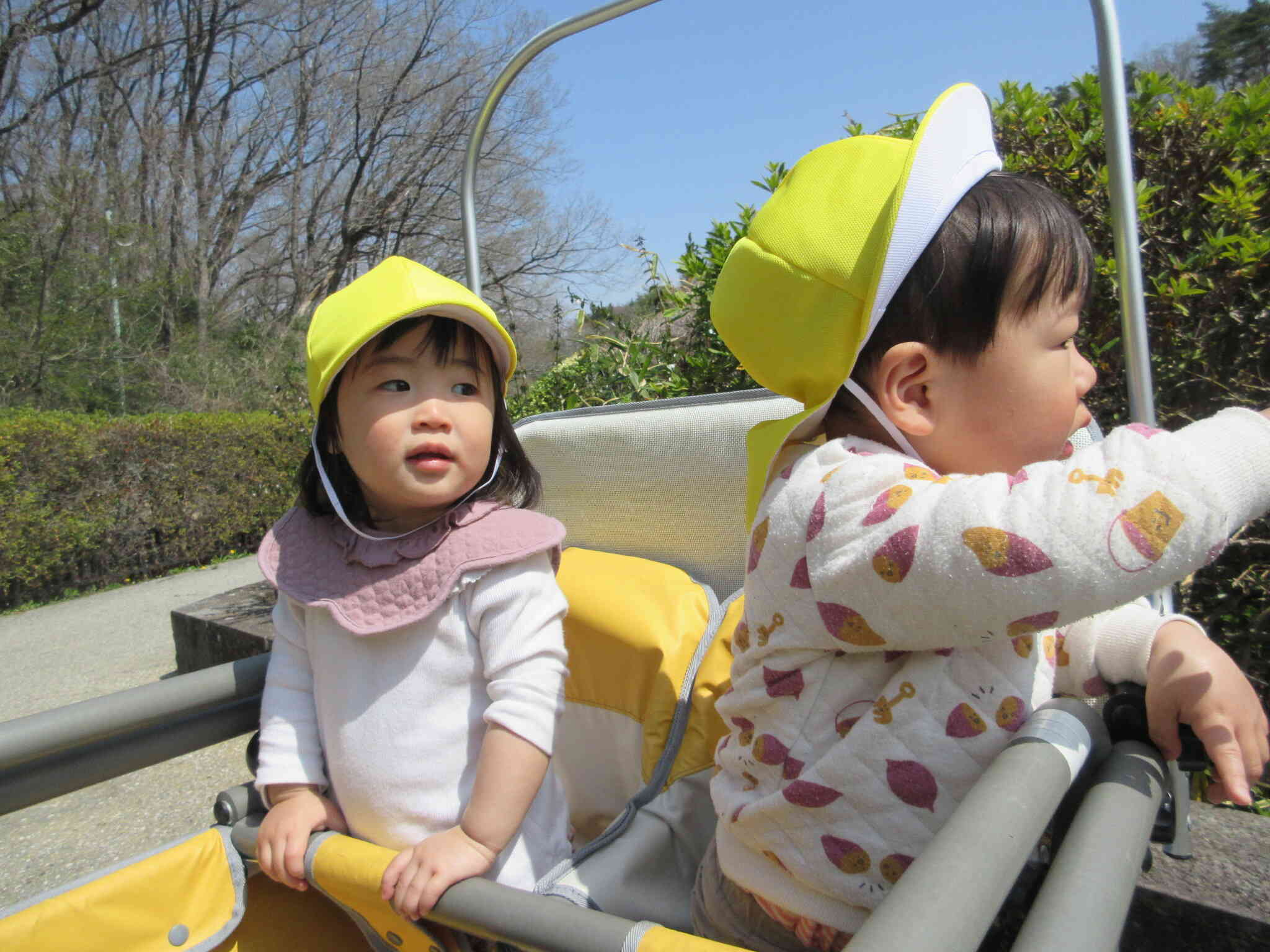 あひる組（1歳児）お散歩