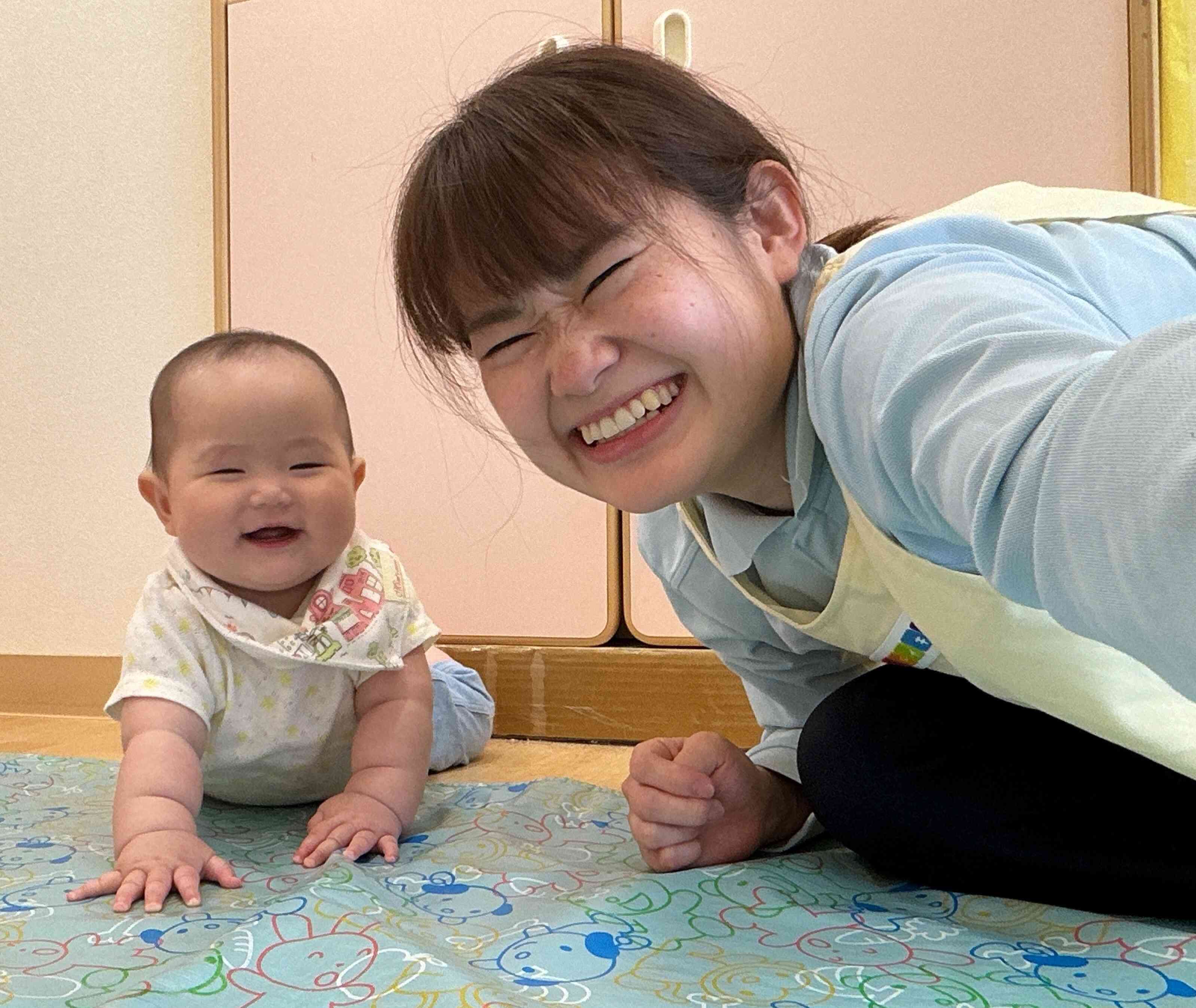 先生と一緒にニコニコ笑顔でパシャリ!