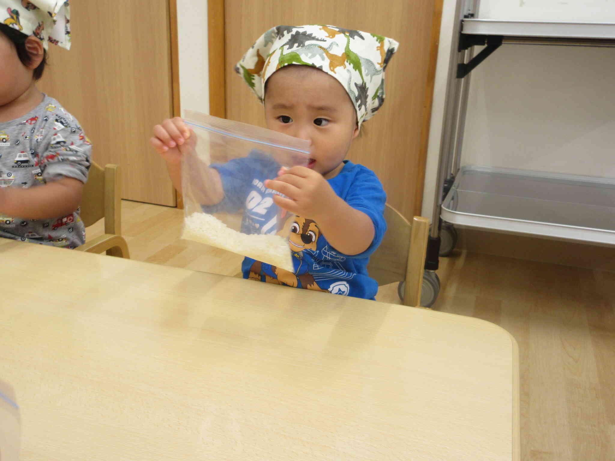 １０月の食育活動あひる組（１歳児）