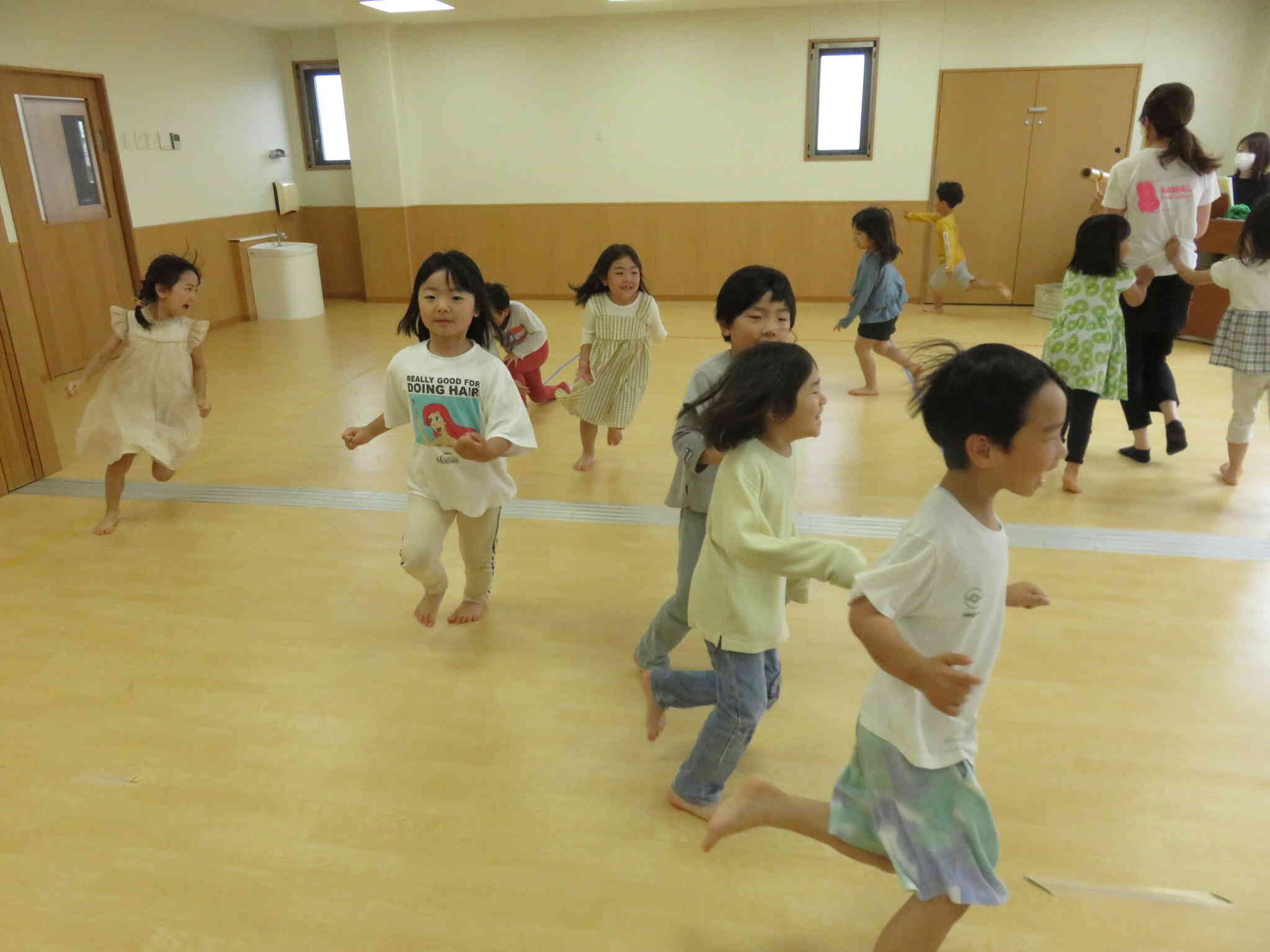 リトミックもおもいっきり♪