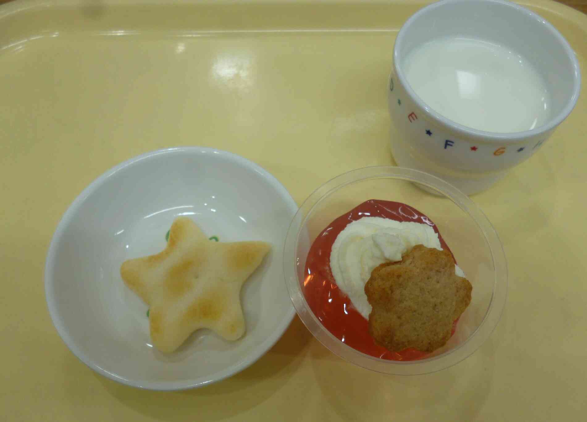 春を感じるいちごゼリー