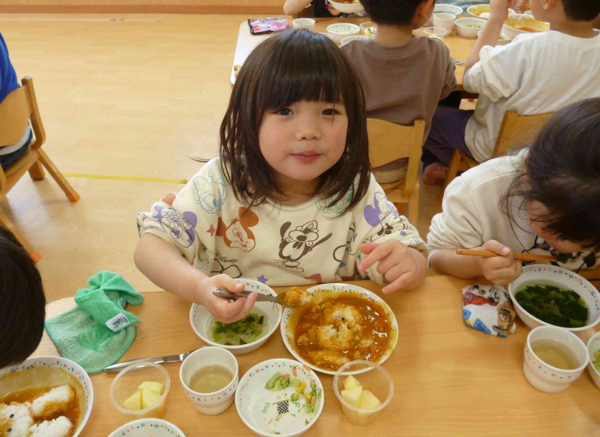 テーブルのお友達と一緒楽しいね！