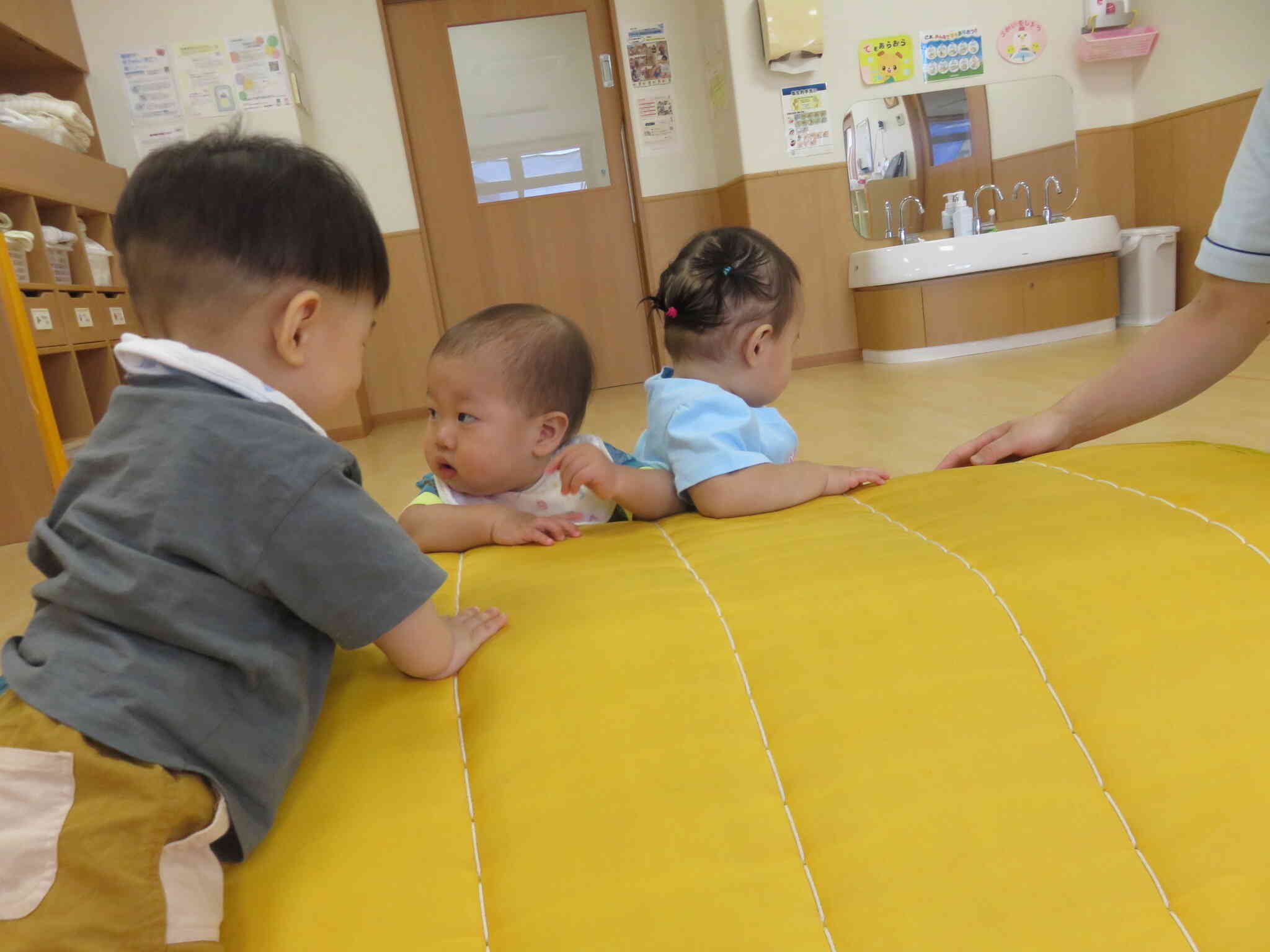 0歳児・ひよこ組の様子