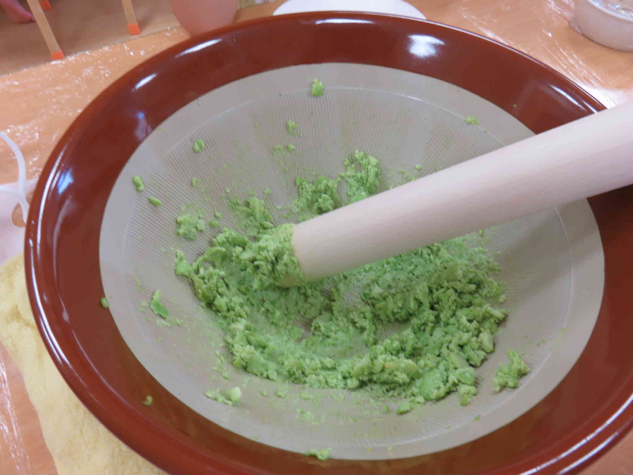 なめらかになりました。豆の香りが教室にひろがります。