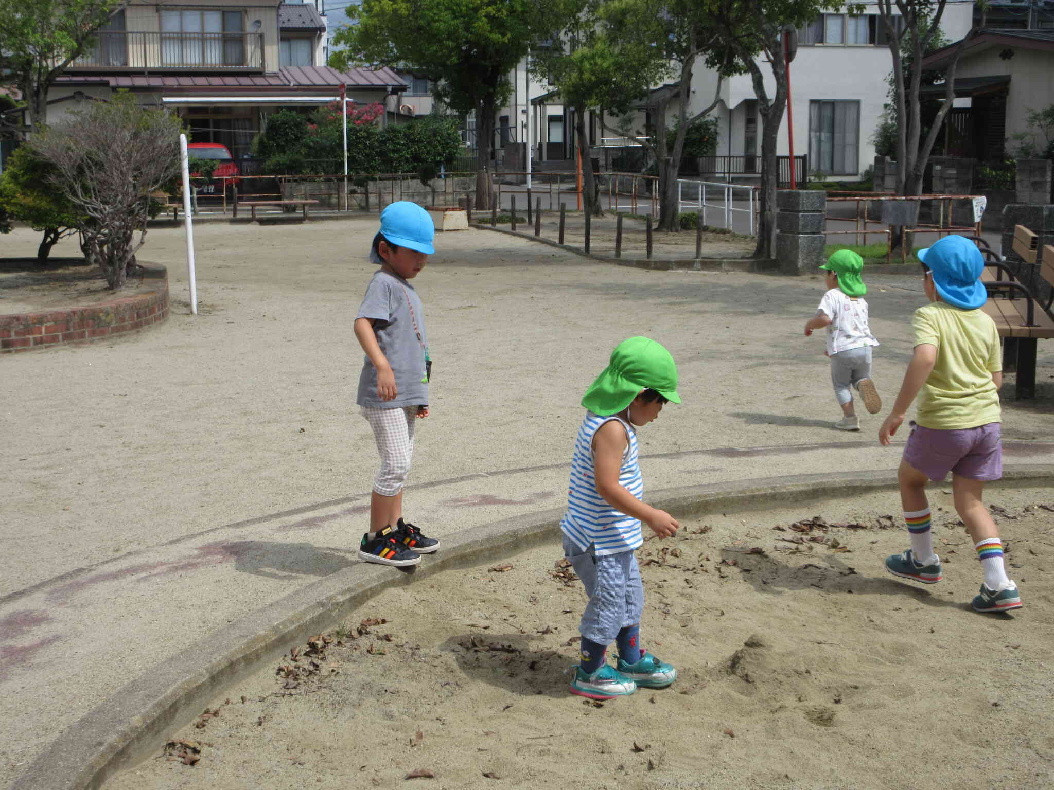 大きな砂場。きゅっきゅっと踏みしめる感触も楽しいね。