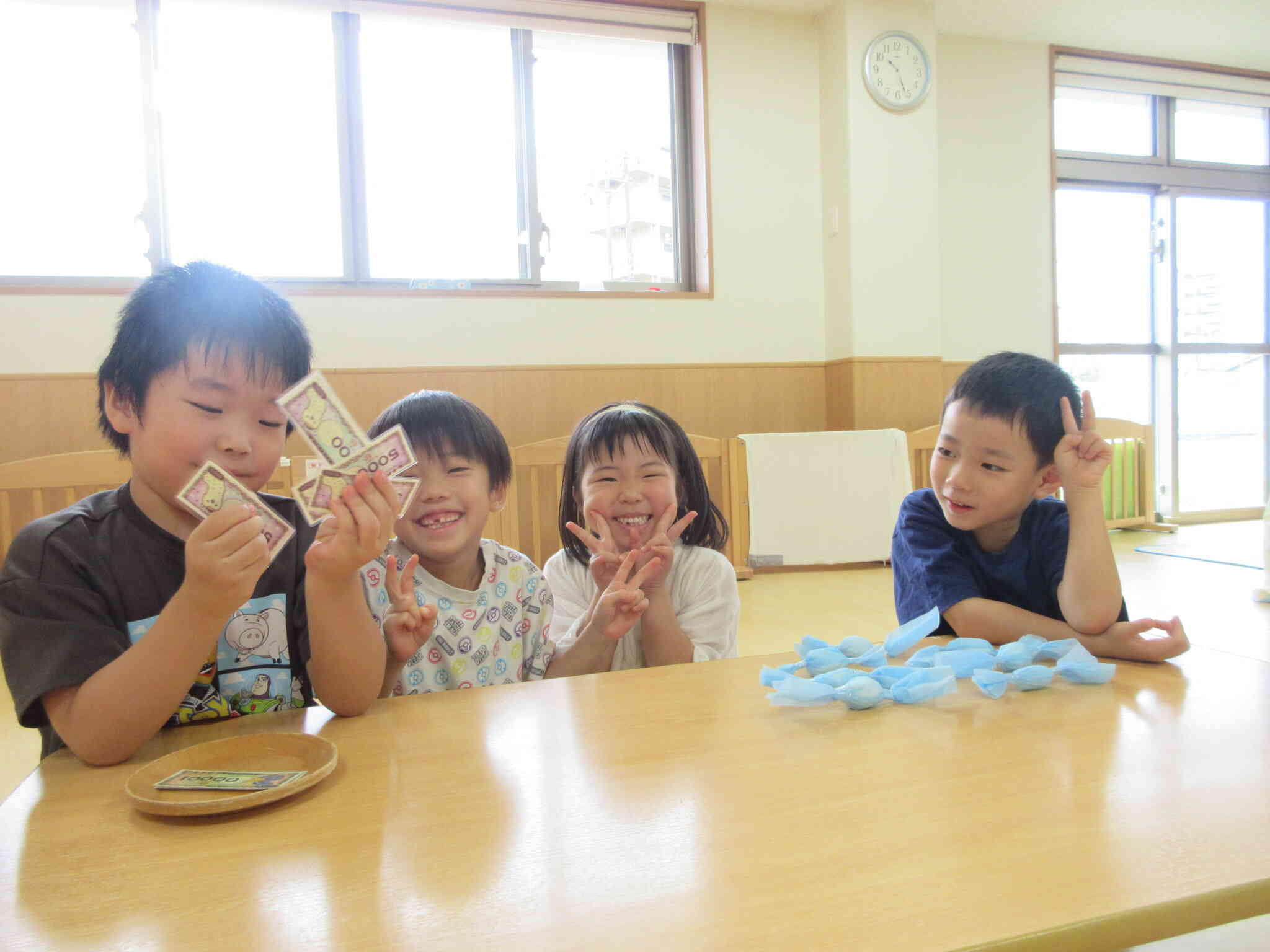 お金もあります。たくさんあるね。