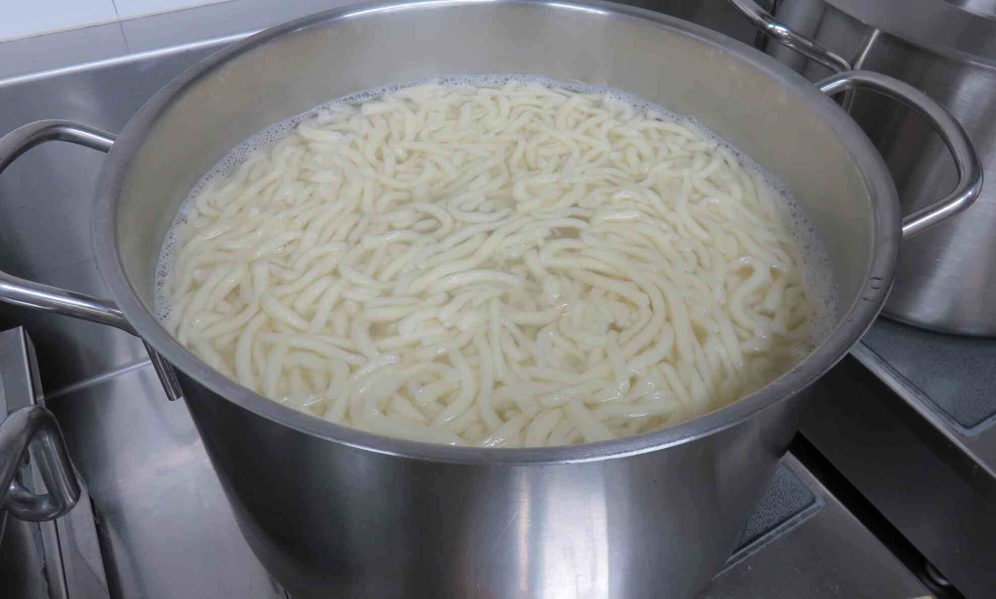 たっぷりのお湯で茹でたら完成！