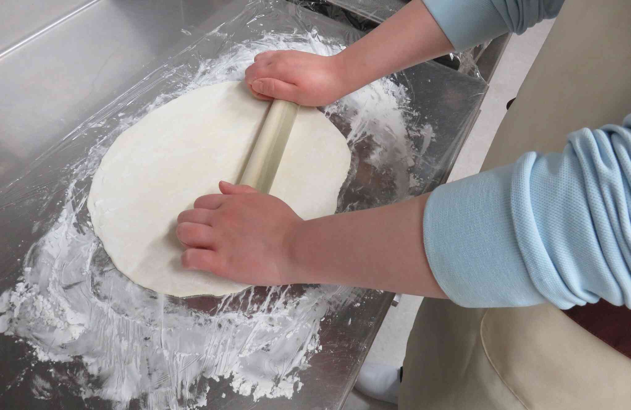 生地を伸ばして