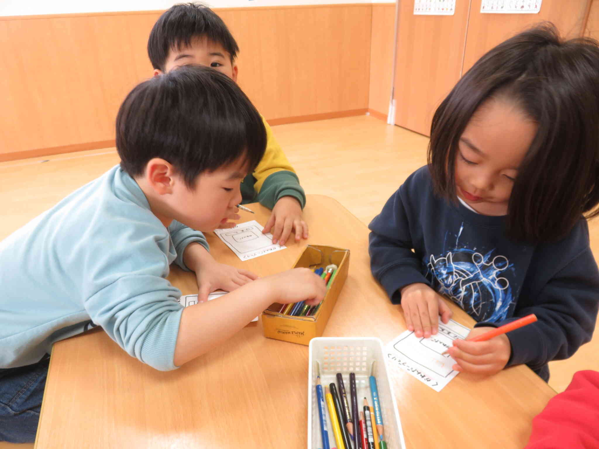 カレンダー作り～４歳児・ぱんだ組～