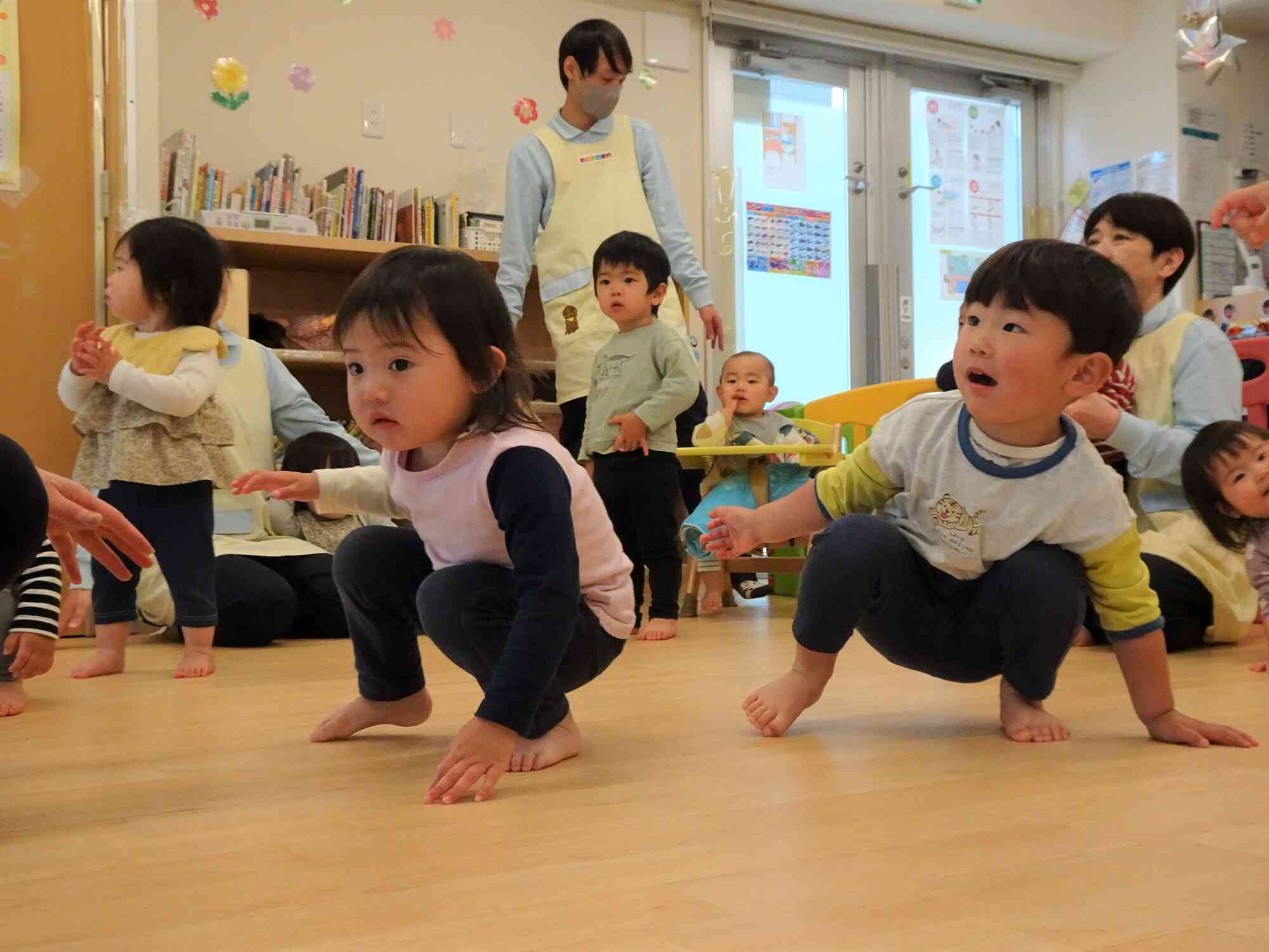 あひるさんに変身して上手によちよち歩き
