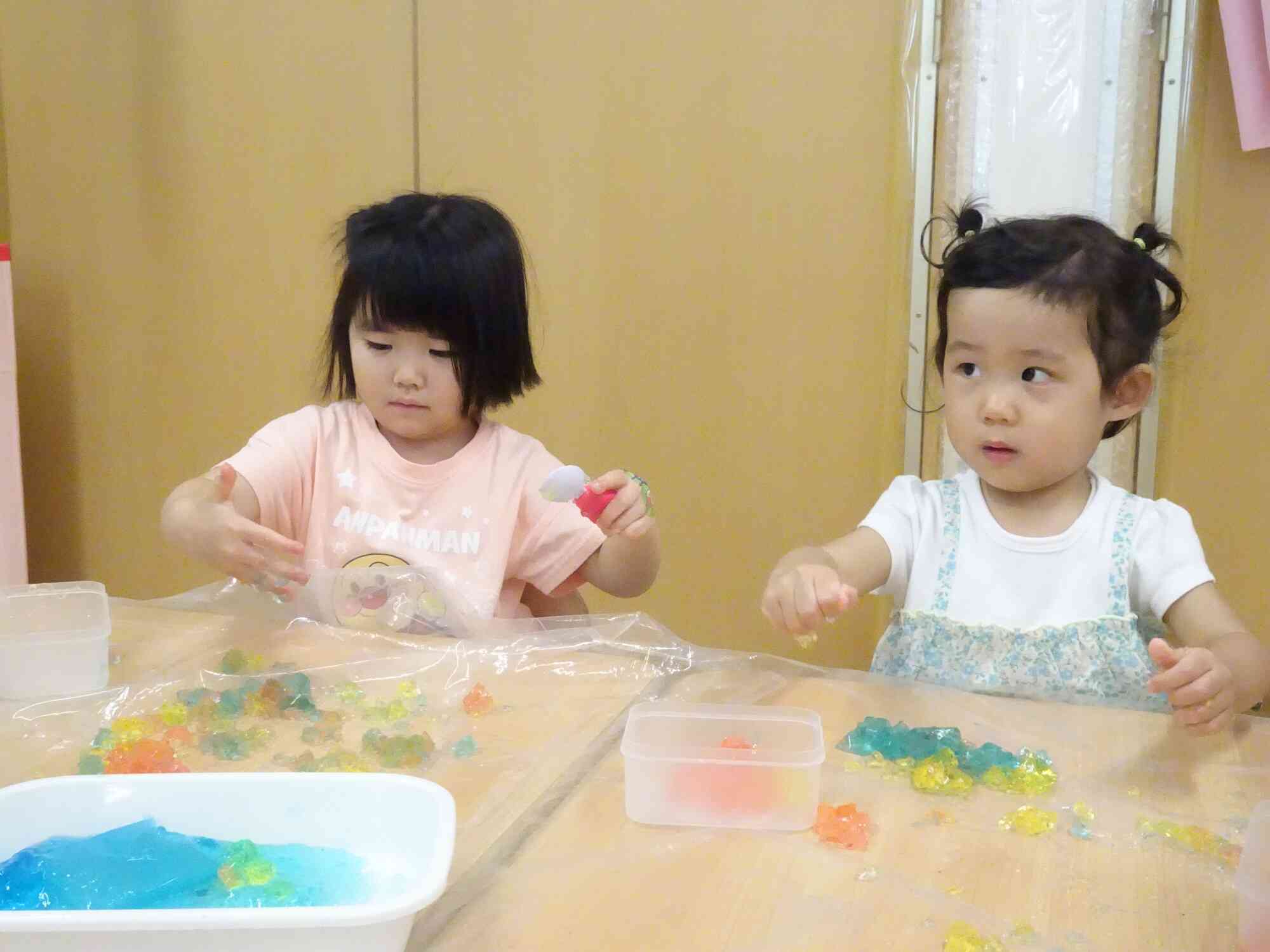 思い思いに夢中な様子