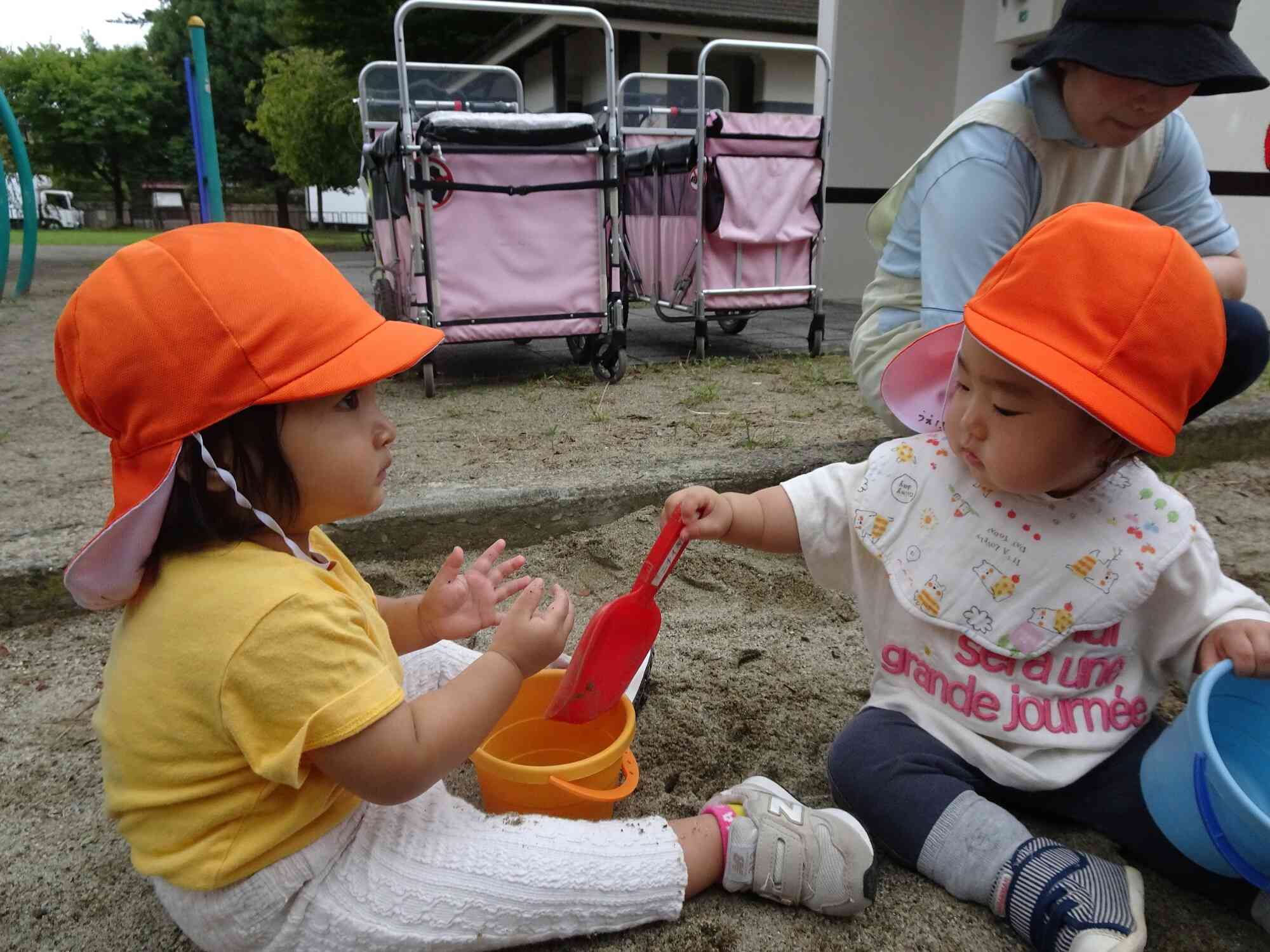 楽しい砂場遊び