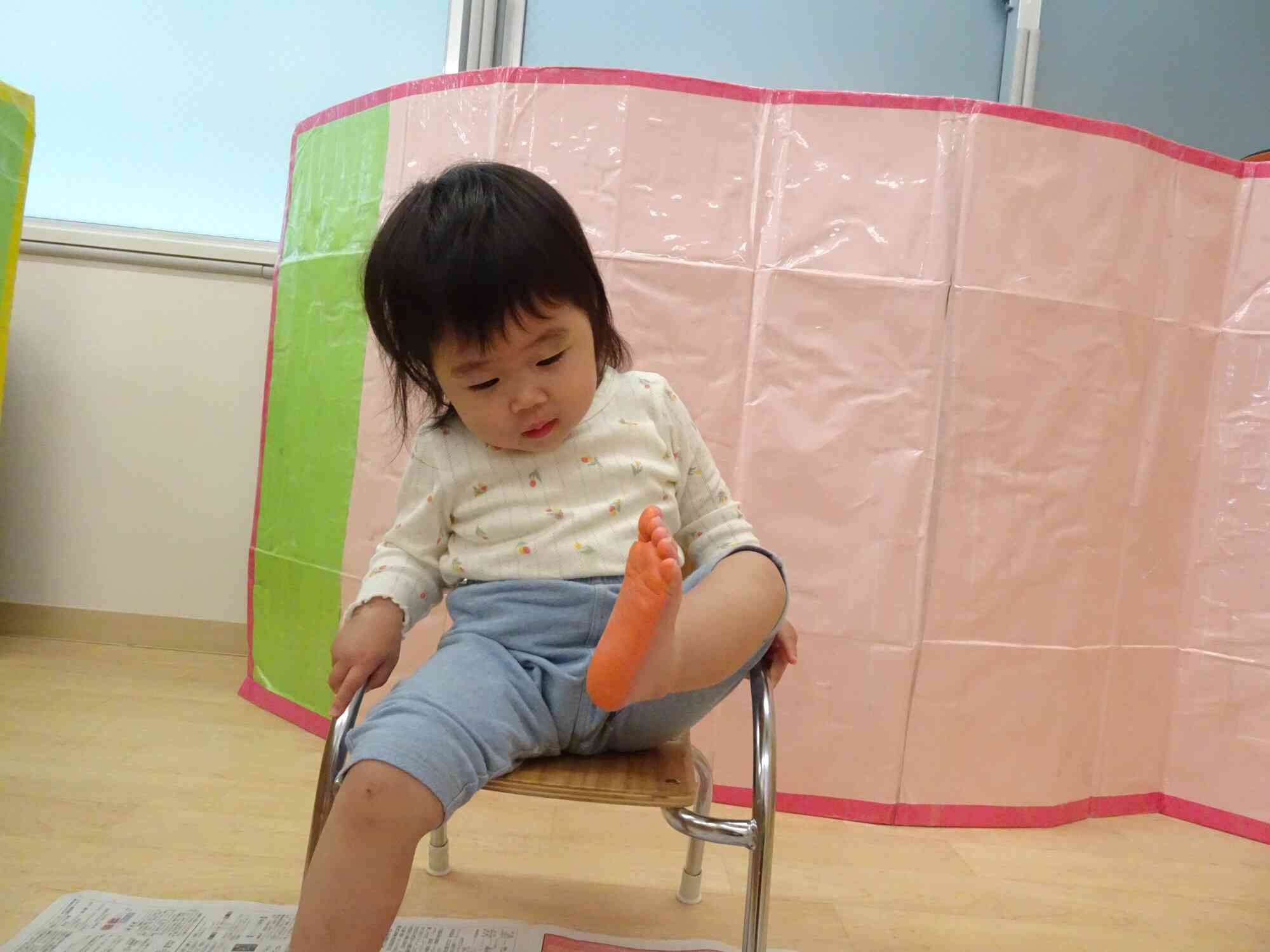 あひる組（１歳）製作活動