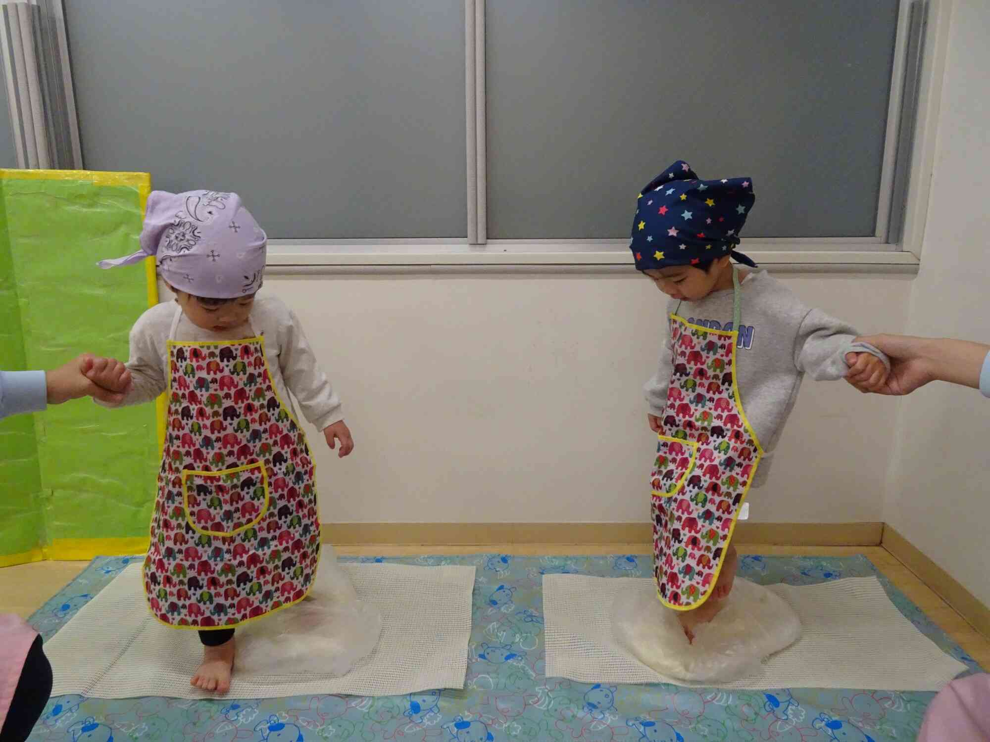 あしぶみでこねてみよう