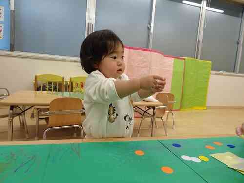 シール貼りにも挑戦しました。