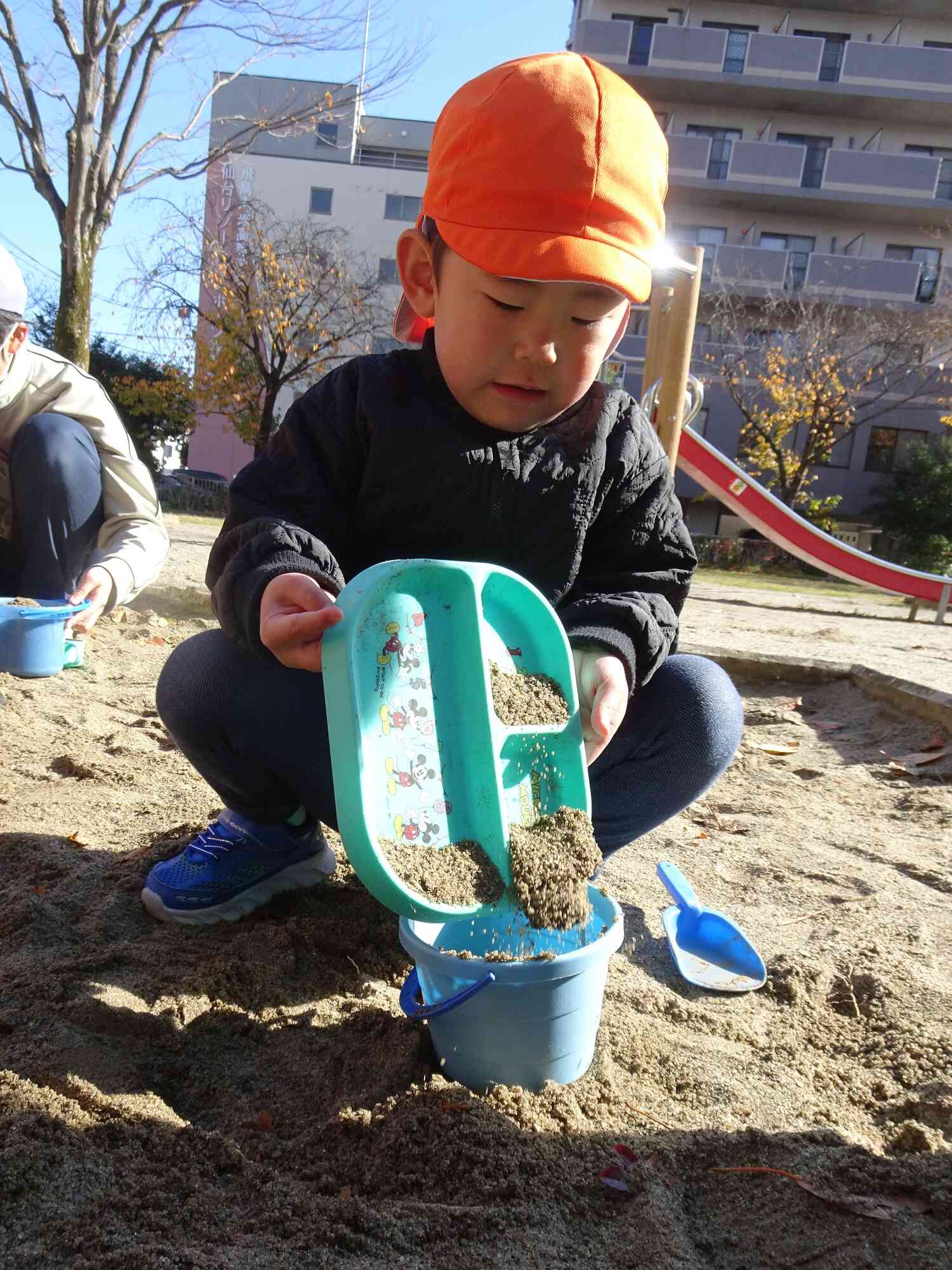 お料理を作っているそうです。真剣…