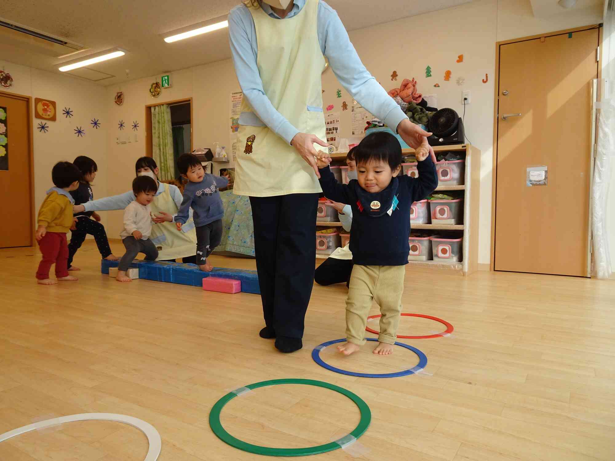 ひよこ組（0歳）のお友だちも挑戦
