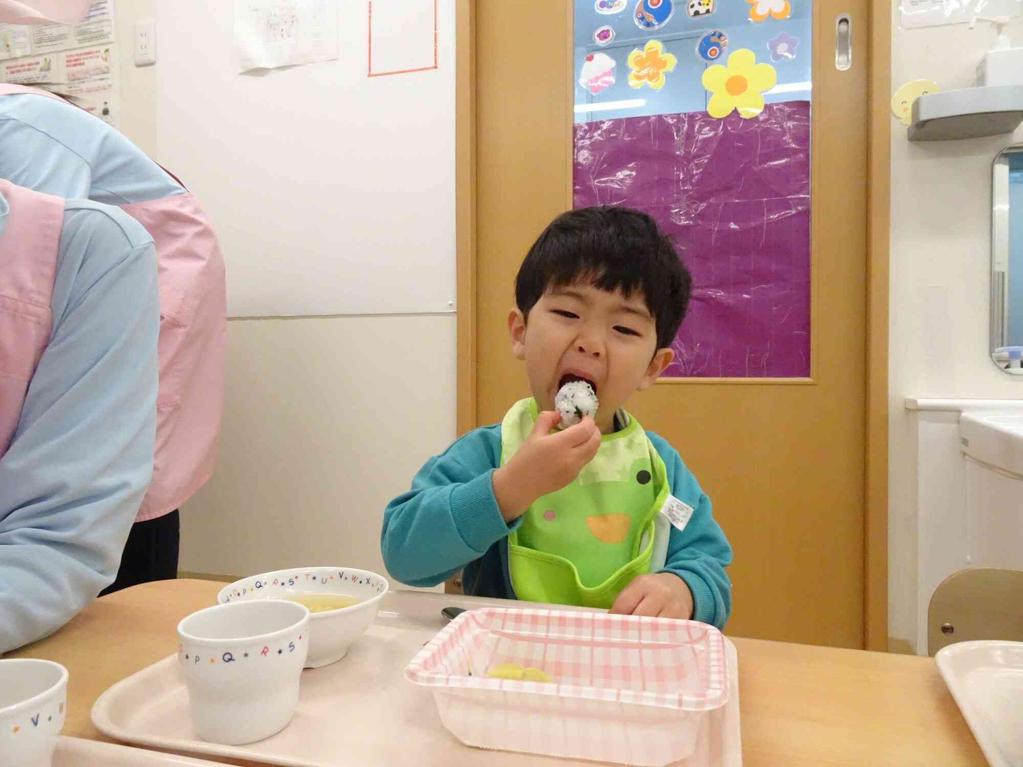 大きなお口でアーン！