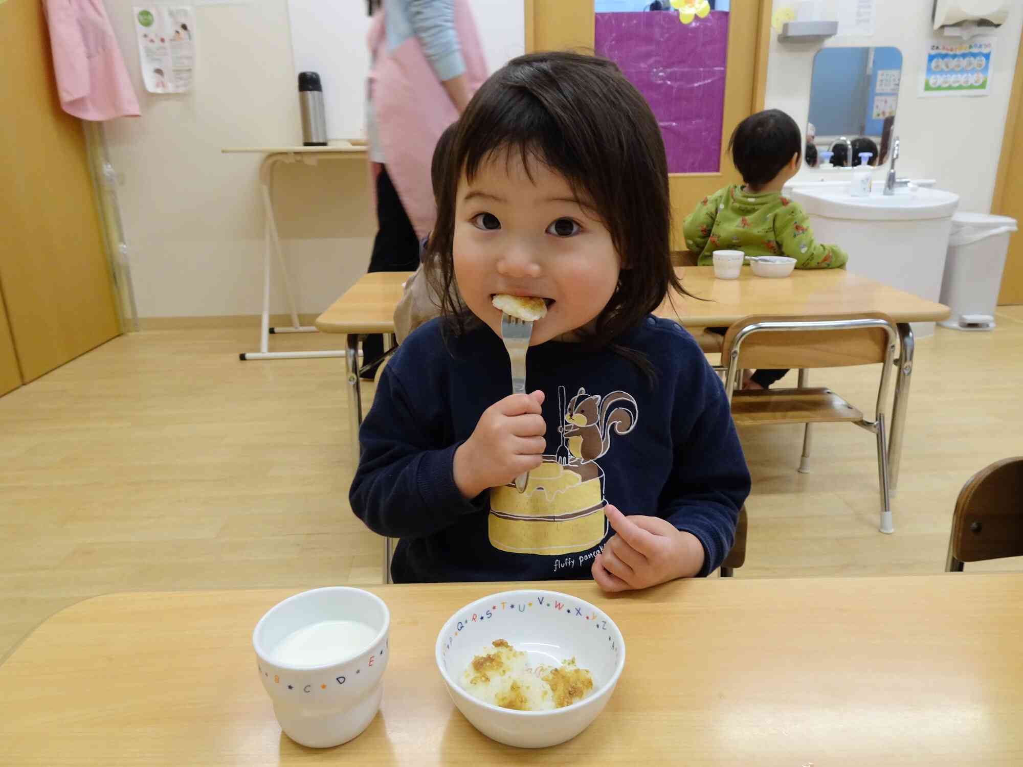1月の食育活動「餅つきごっこをしよう」②